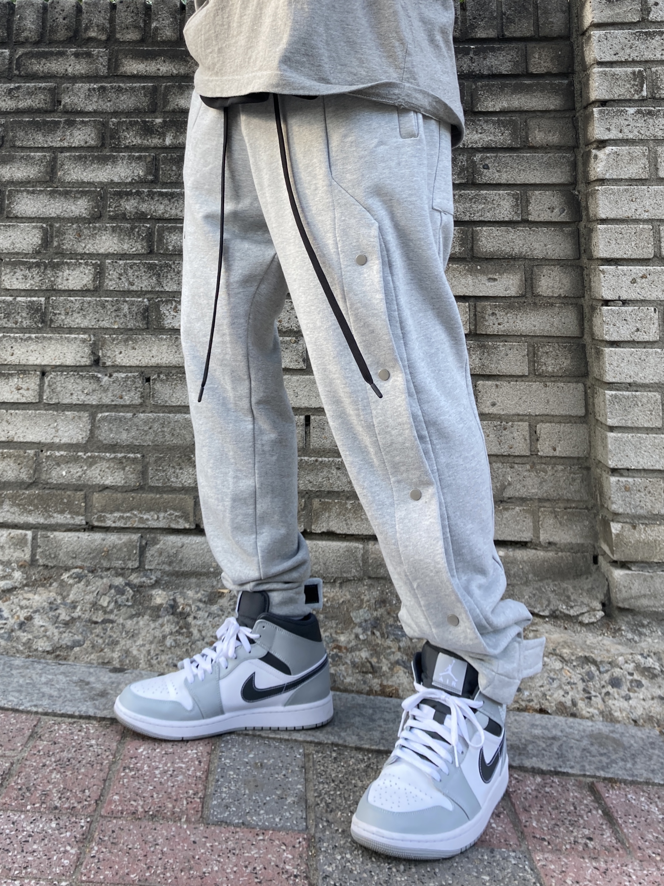 Jordan 1 Mid Light Smoke Grey Anthracite, Essentials Short Sleeve Polo Heather Oatmeal - 21SS 착용 스타일 - 3
