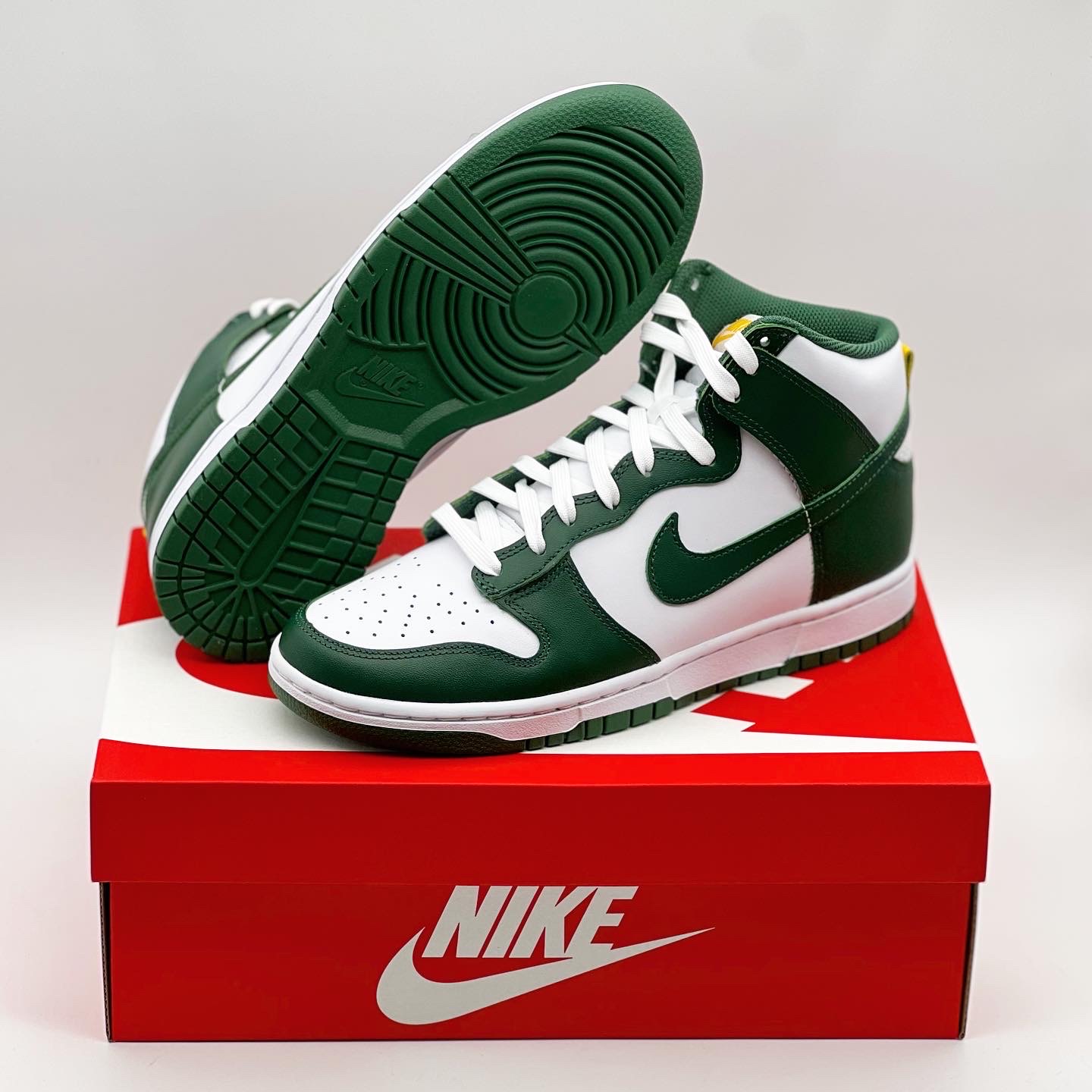 Nike Dunk High Retro Noble Green 착용 스타일 - 1