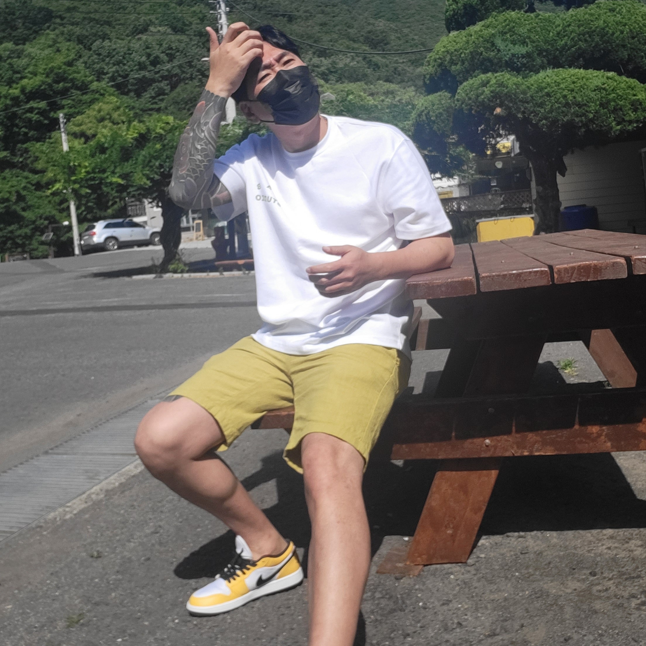 (W) Jordan 1 Low SE Laser Orange, IAB Studio T-Shirt White Light Green 착용 스타일