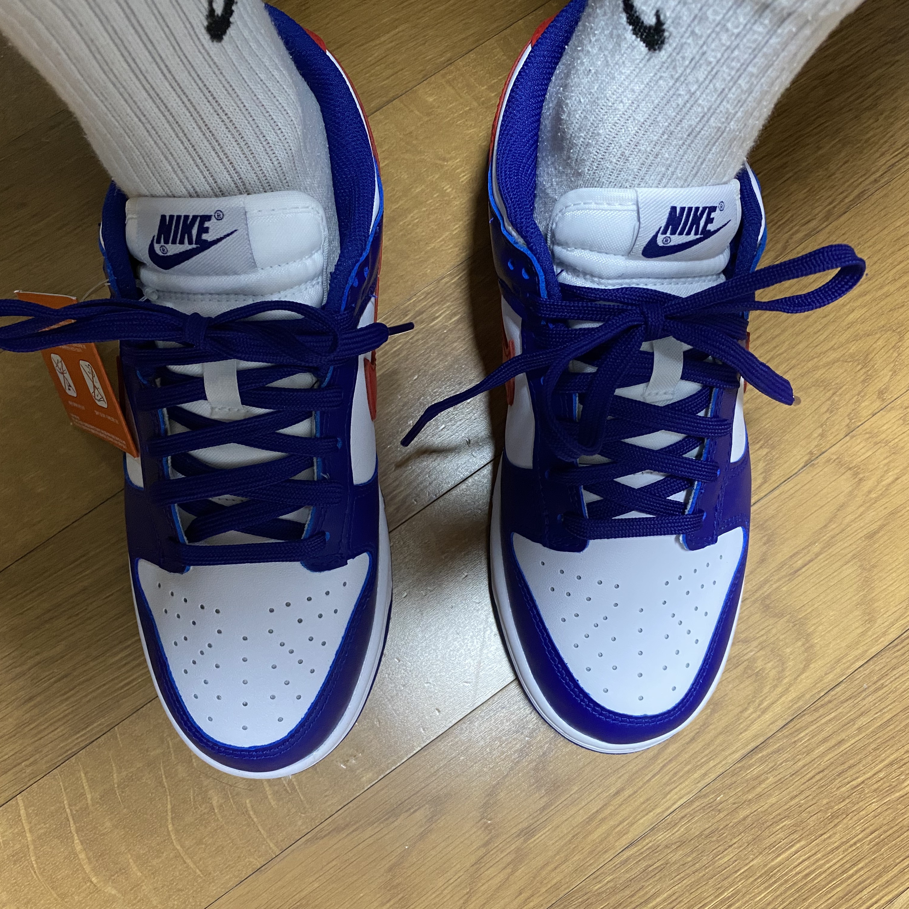 (W) Nike Dunk Low White and University Red 착용 스타일 - 3