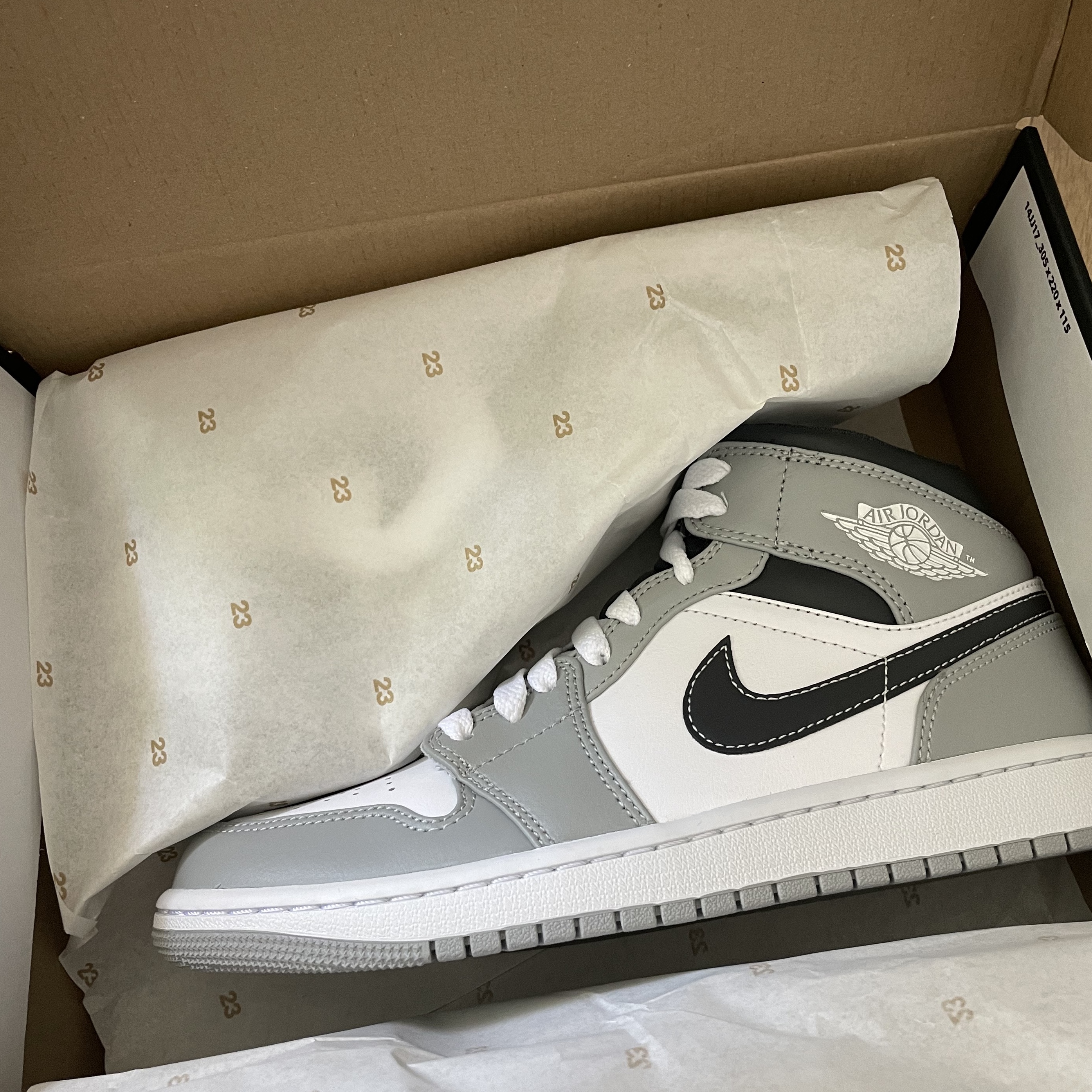 Jordan 1 Mid Light Smoke Grey Anthracite 착용 스타일