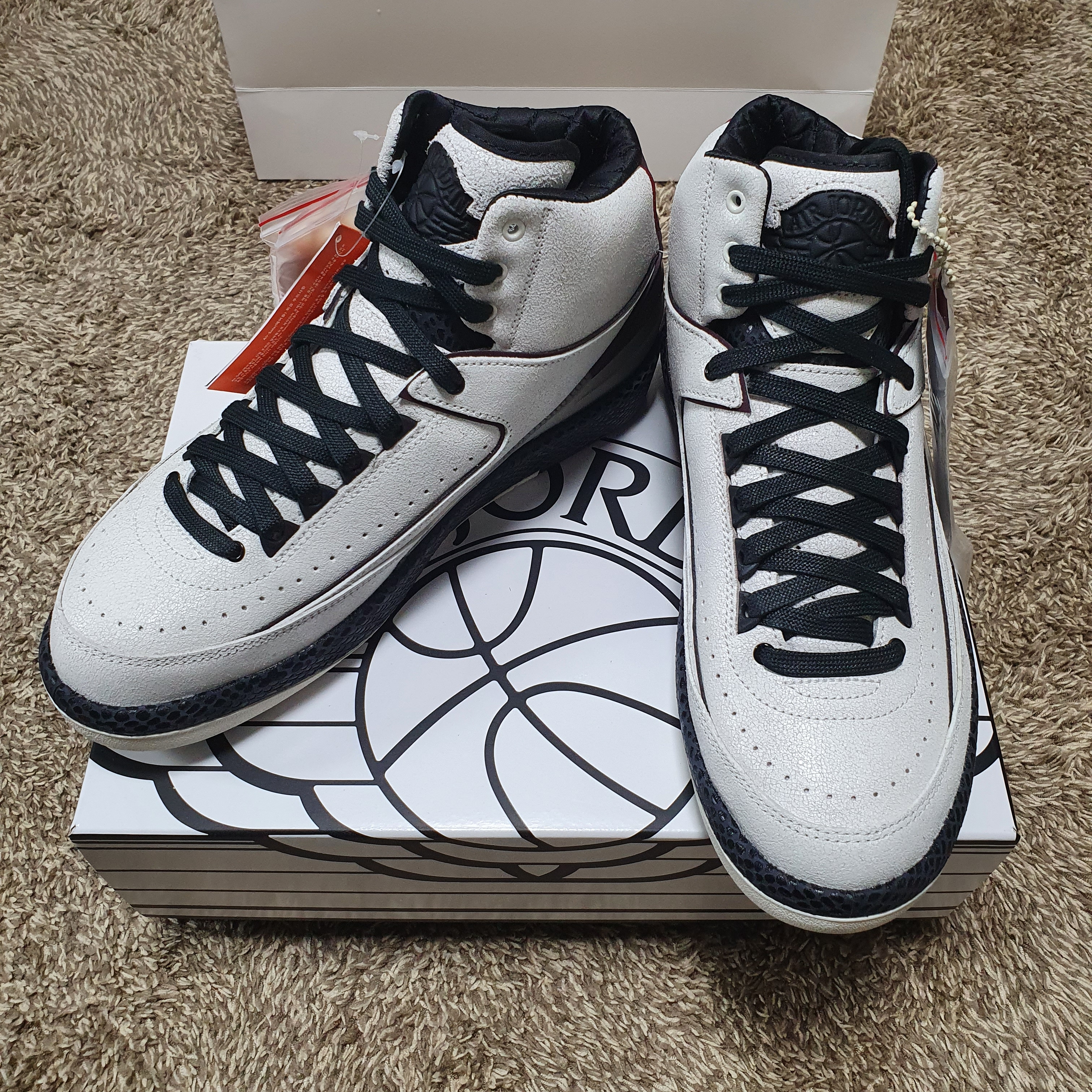 Jordan 2 x A Ma Maniere Retro SP Sail and Burgundy 착용 스타일 - 1