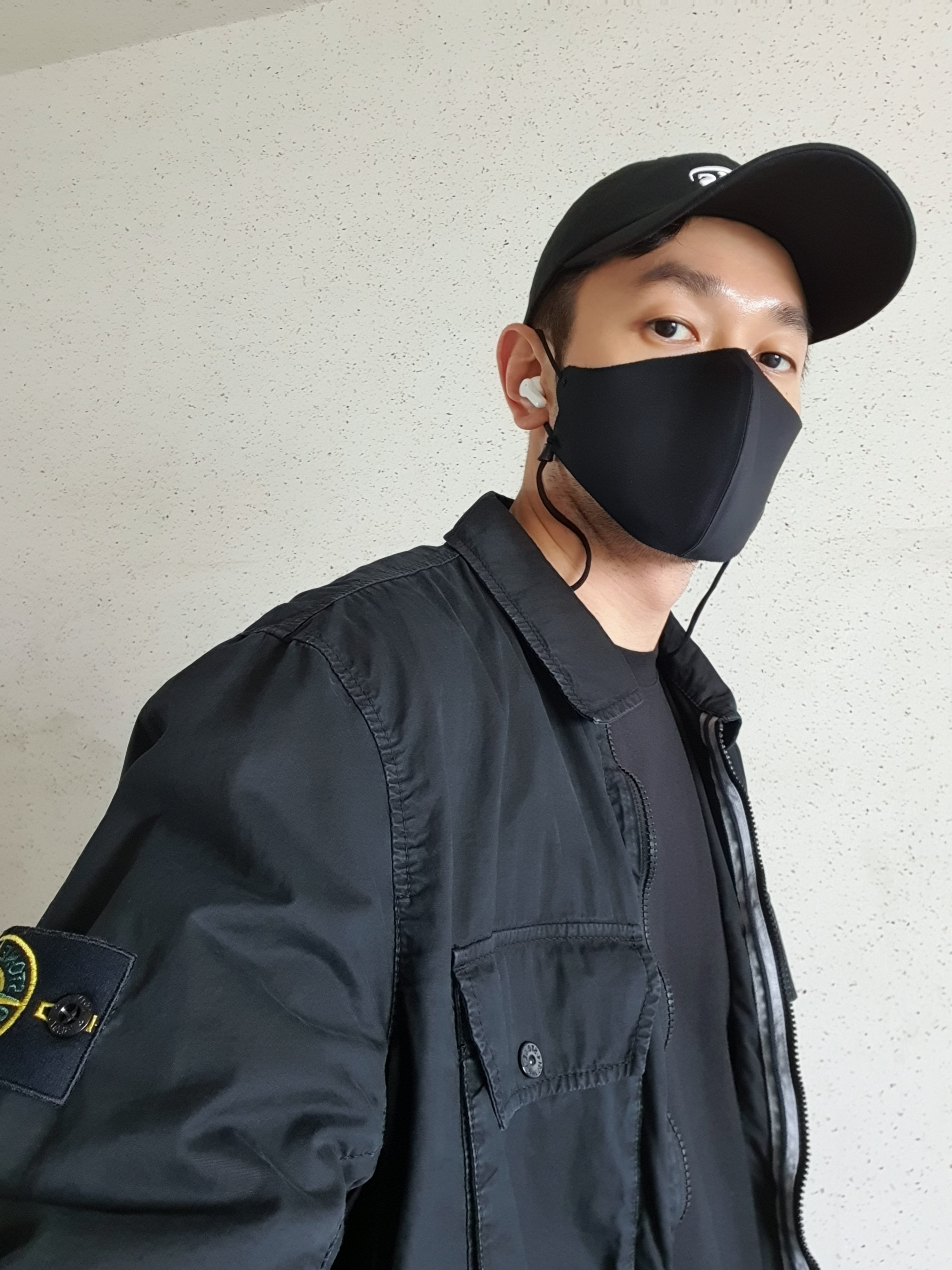 Stone Island 113WN T.CO+OLD Overshirt Black - 21FW, Stussy Withered Flower T-Shirt Black 착용 스타일 - 1