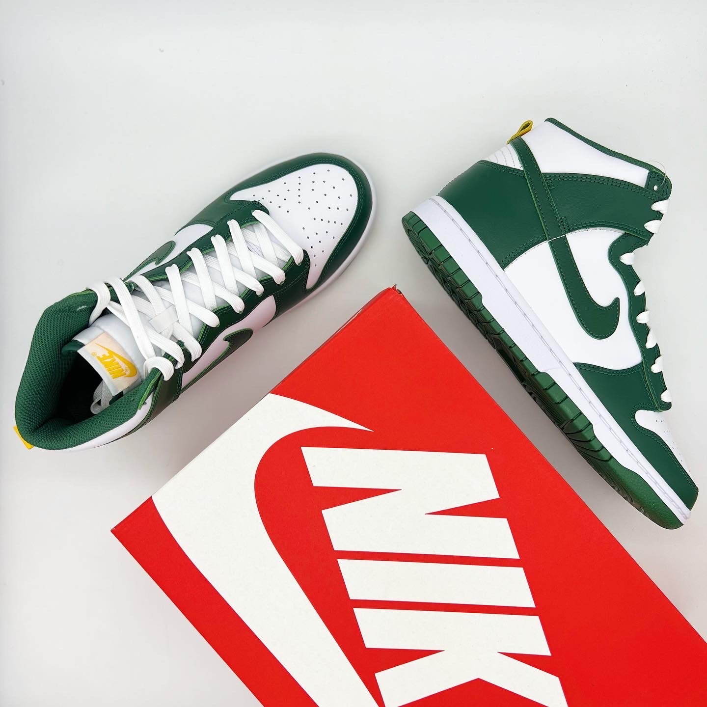 Nike Dunk High Retro Noble Green 착용 스타일 - 5