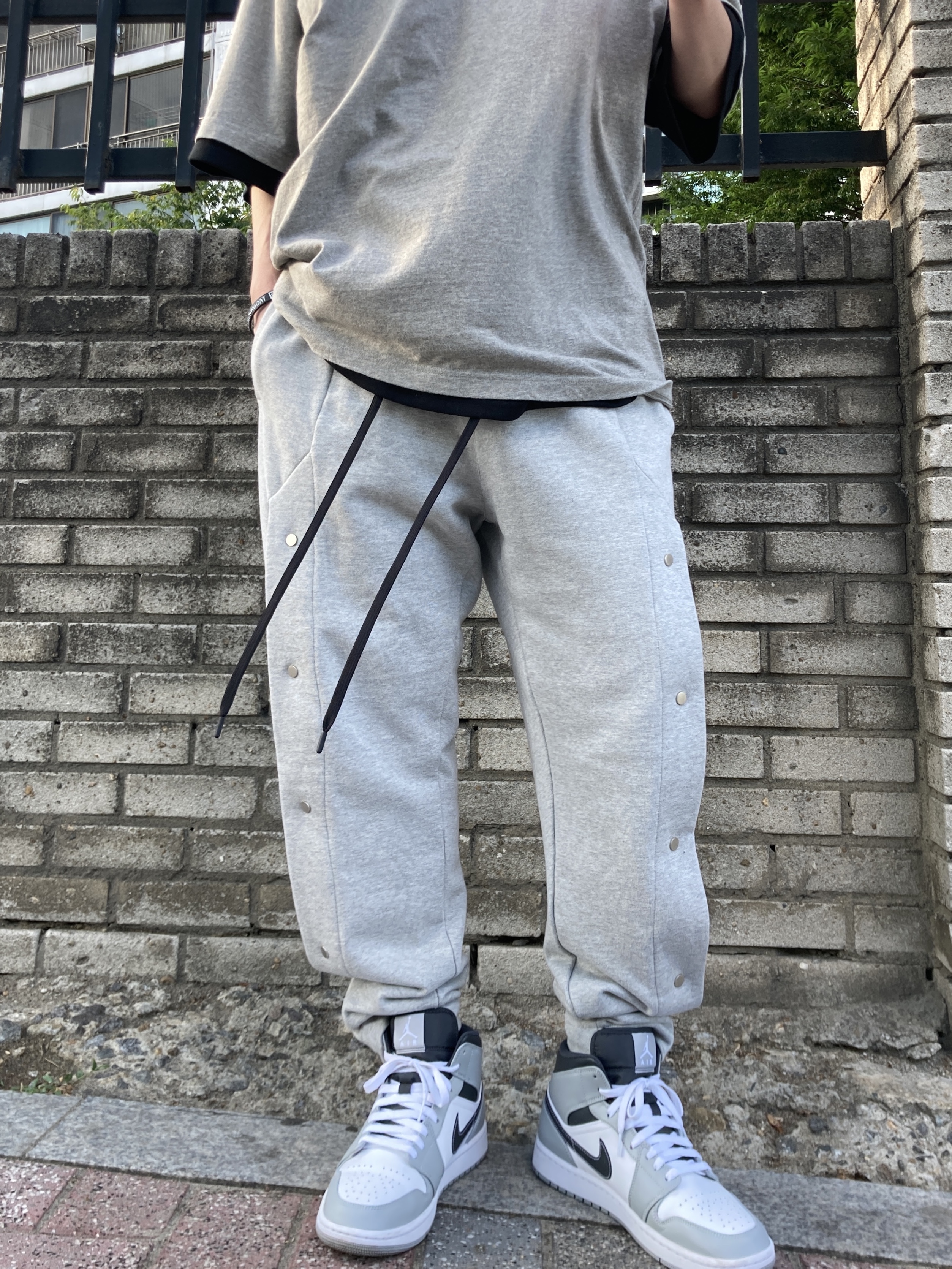 Jordan 1 Mid Light Smoke Grey Anthracite, Essentials Short Sleeve Polo Heather Oatmeal - 21SS 착용 스타일 - 5
