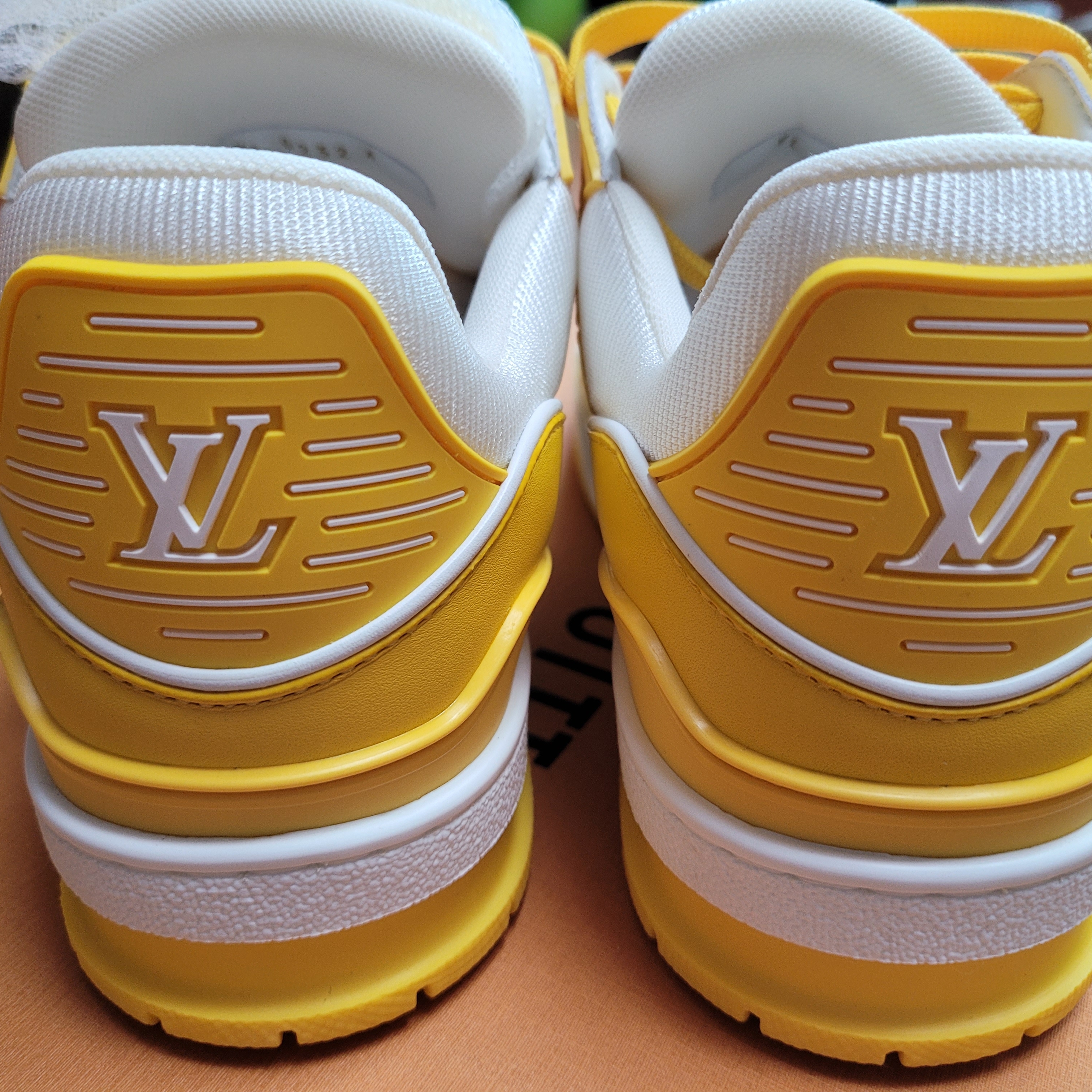 Louis Vuitton LV Trainer Sneakers Jaune 착용 스타일 - 2