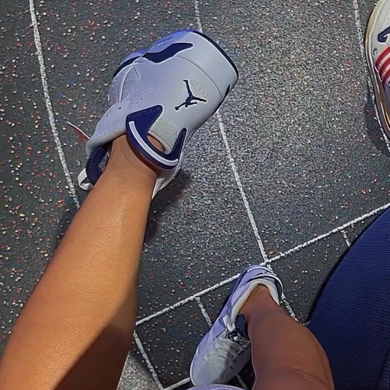 Jordan 6 Retro Midnight Navy 착용 스타일 - 3