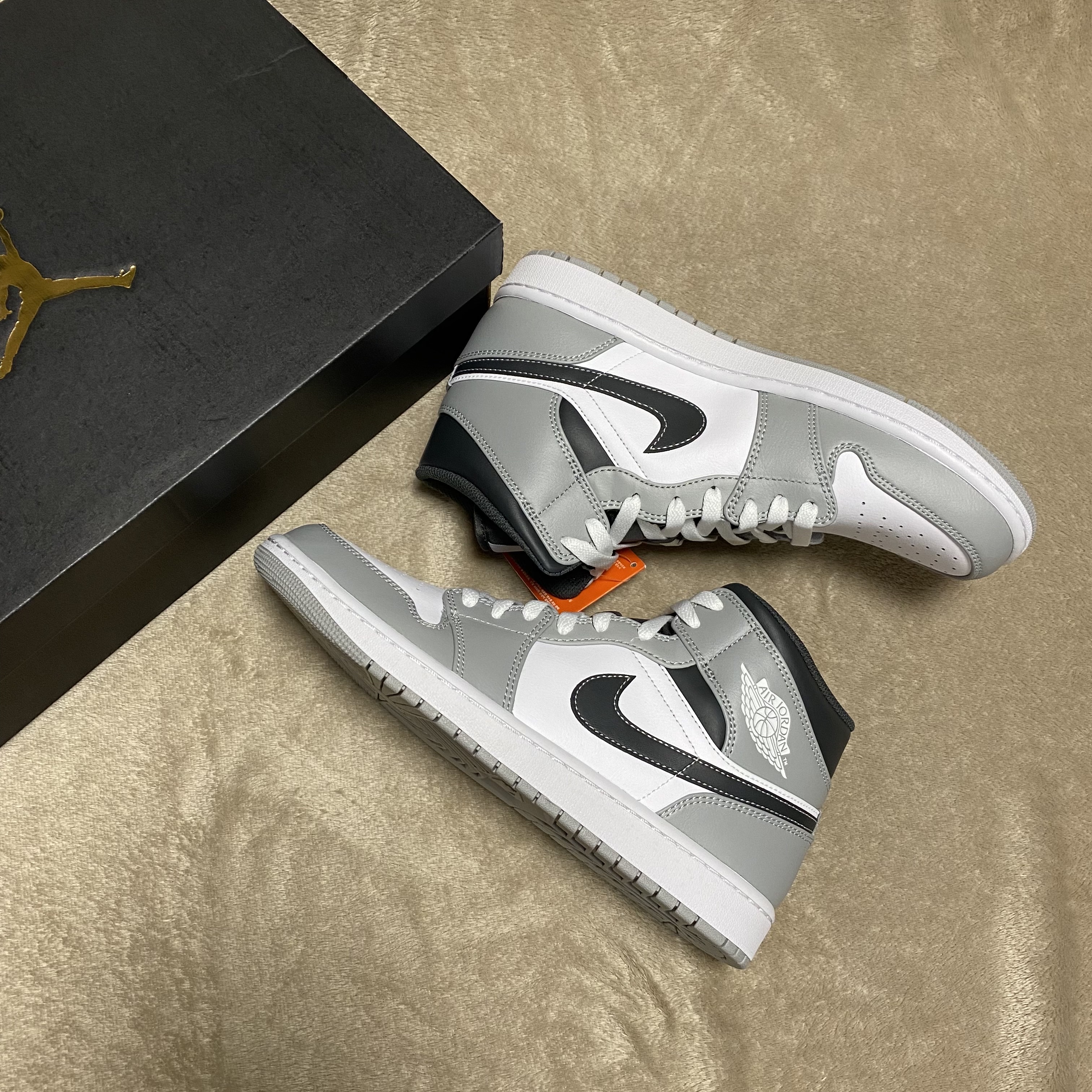 Jordan 1 Mid Light Smoke Grey Anthracite 착용 스타일