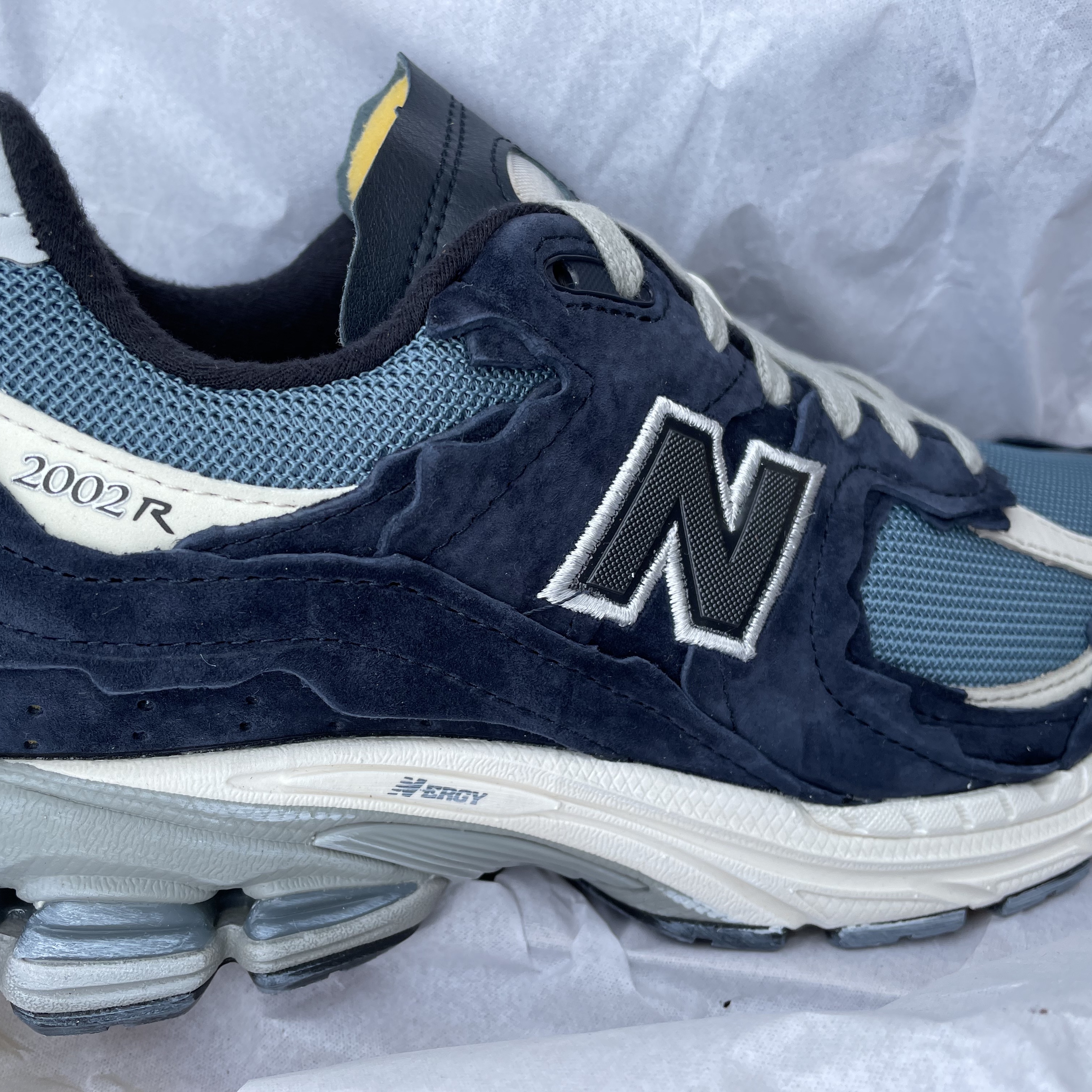 New Balance 2002R Protection Pack Dark Navy 착용 스타일