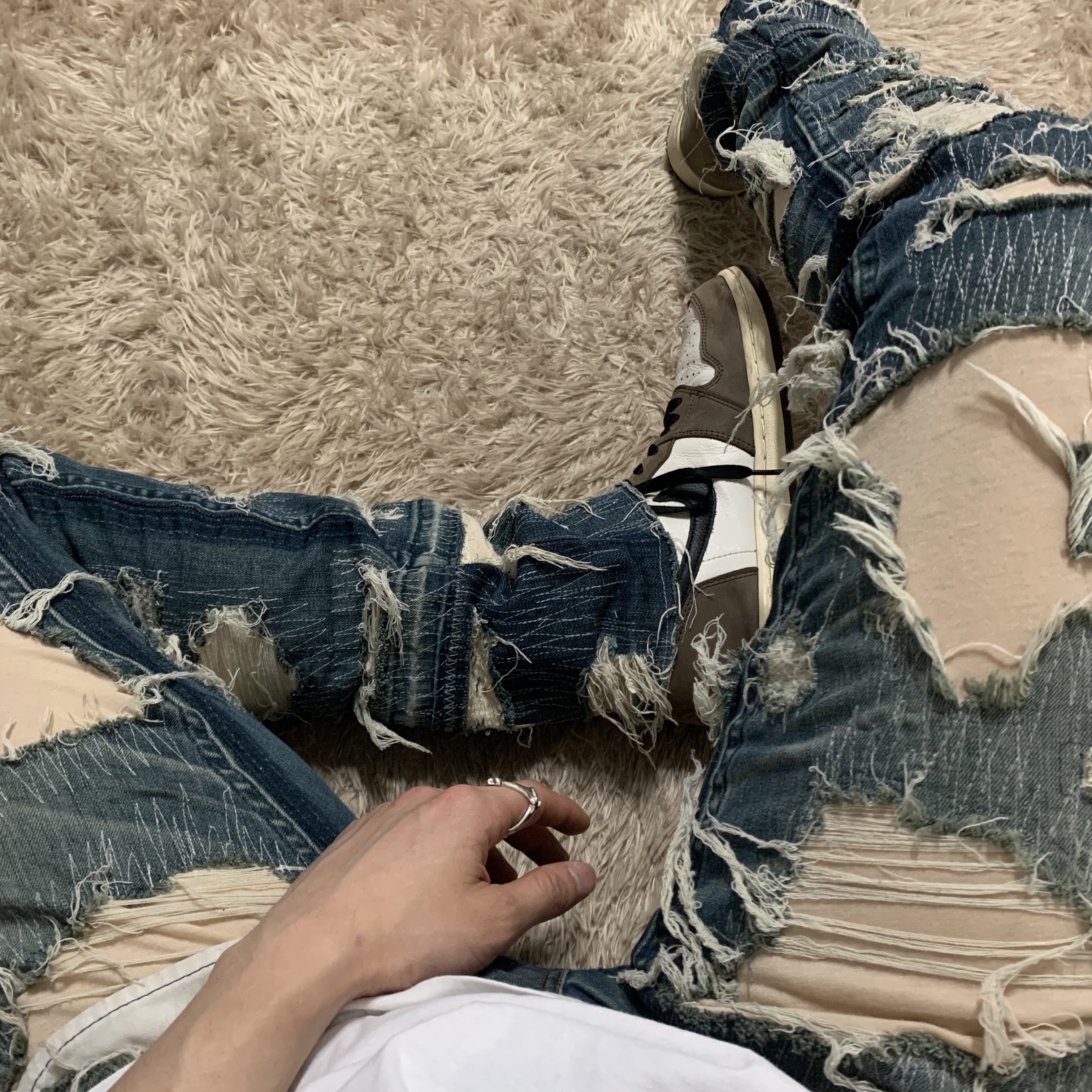 Jordan 1 x Travis Scott Retro High OG SP Mocha 착용 스타일 - 2