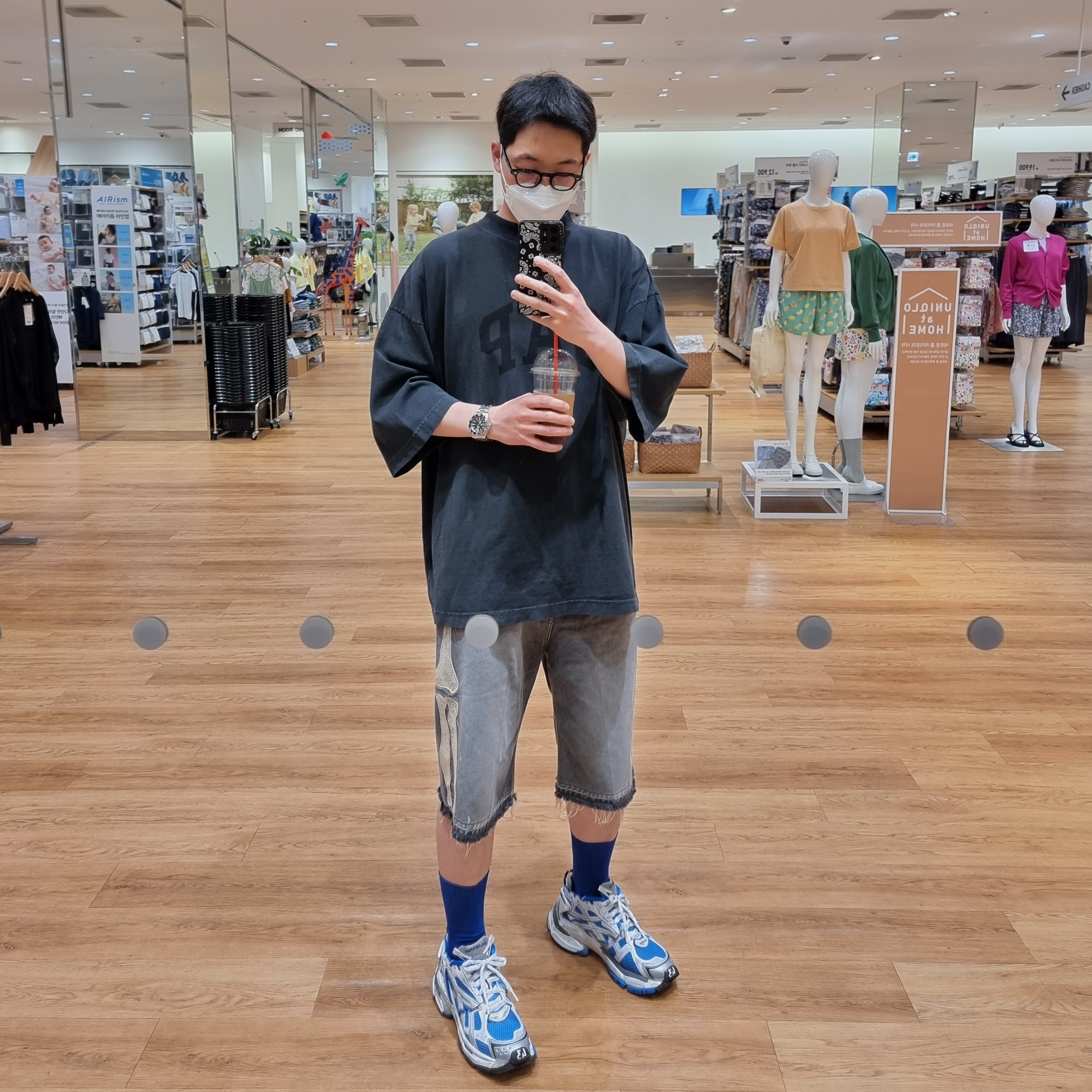 Yeezy Gap Engineered By Balenciaga Dove 3/4 Sleeve T-Shirt Washed Black, Balenciaga Runner Sneakers Blue White 착용 스타일