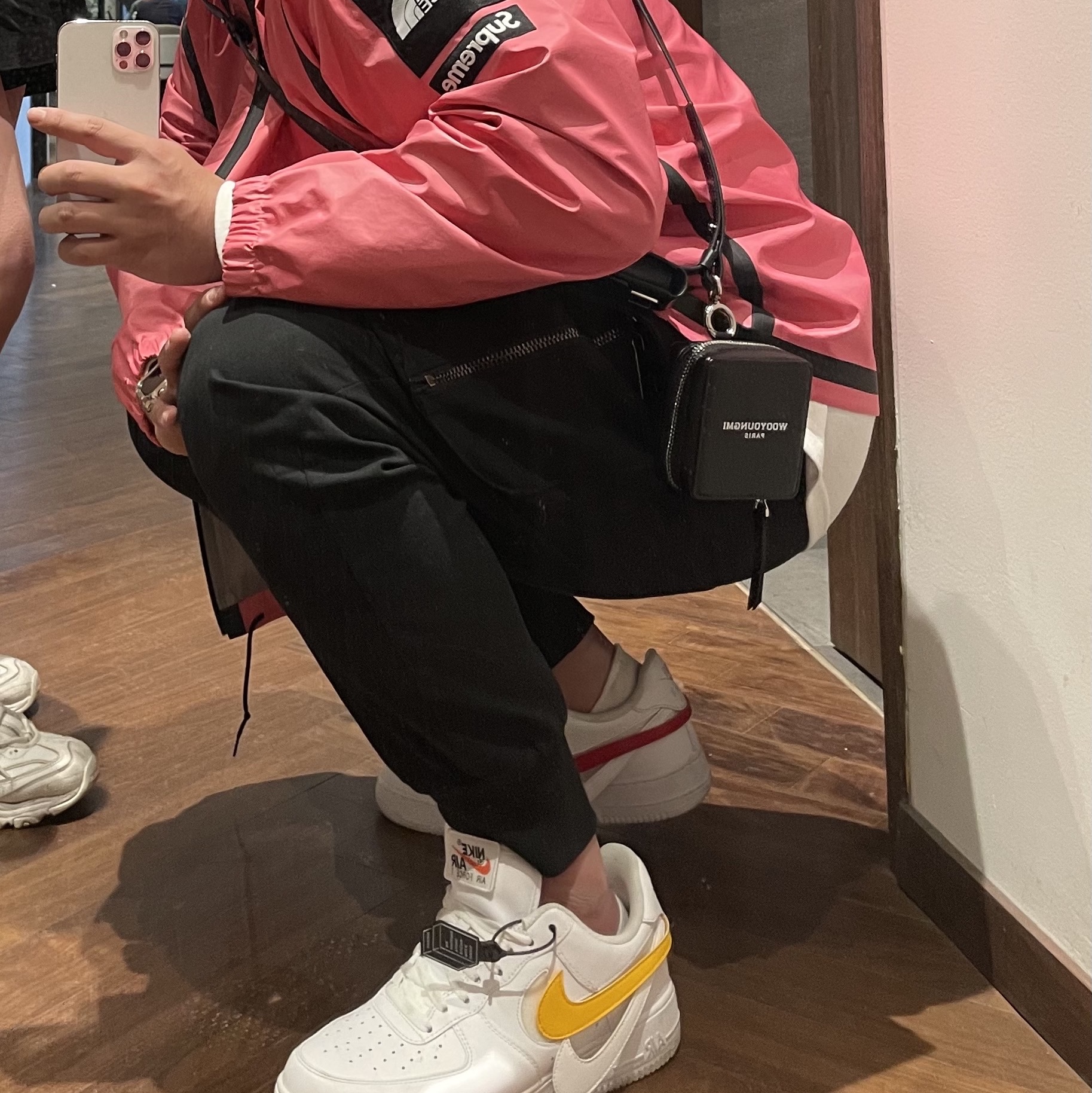 Nike Air Force 1 Low Swoosh Pack All-Star 2018 White, Supreme x The North Face Summit Series Outer Tape Seam Coaches Jacket Pink - 21SS 착용 스타일