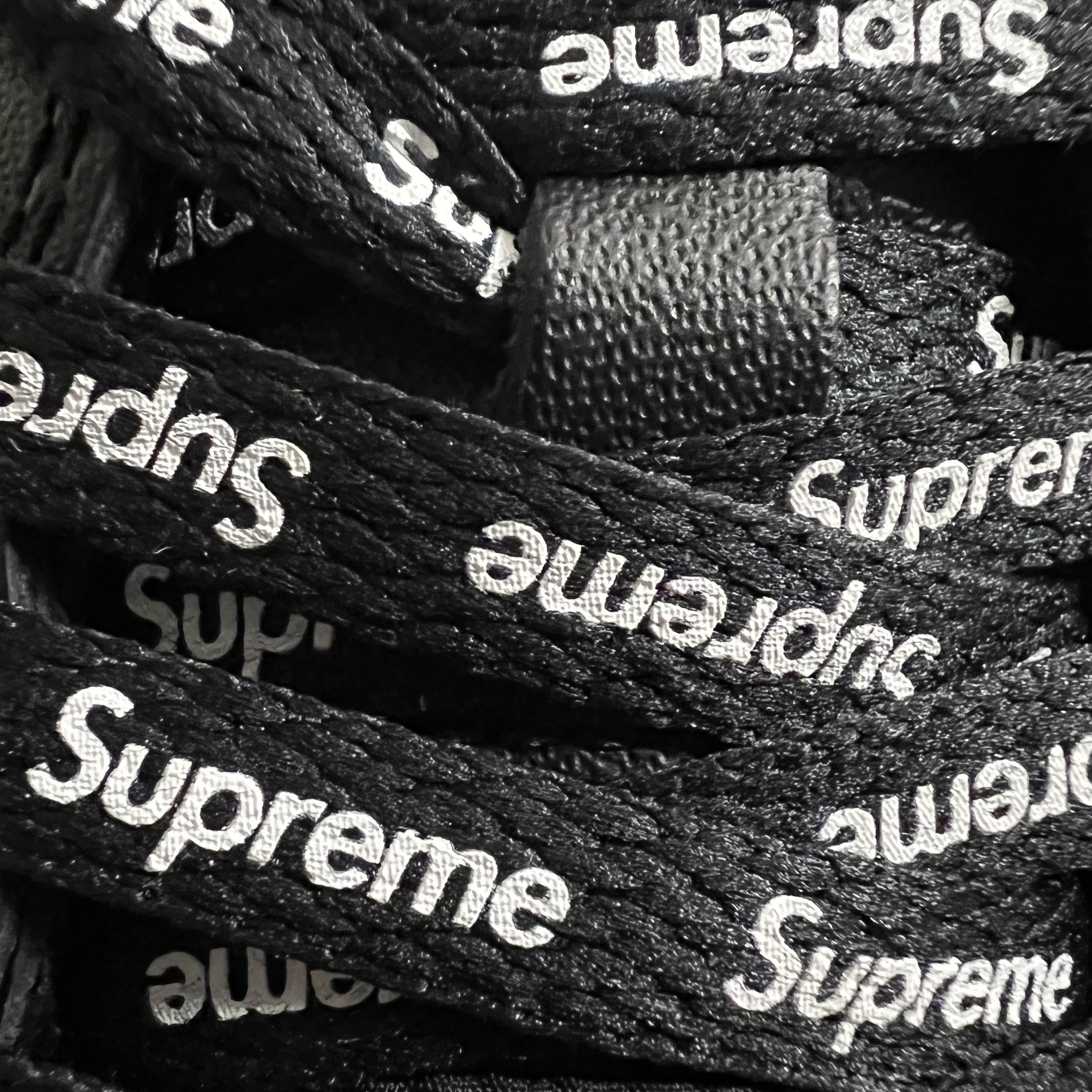 Nike x Supreme Air Force 1 Low Black 착용 스타일 - 4
