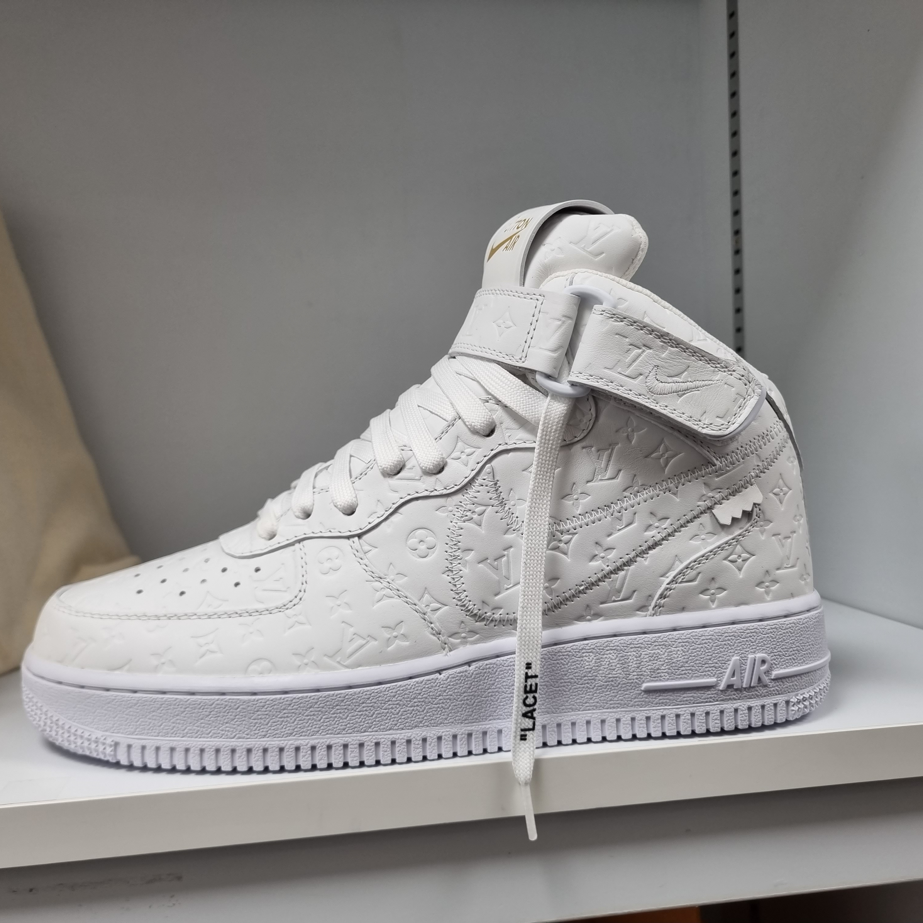 Nike Air Force 1 Mid '07 White, Louis Vuitton x Nike Air Force 1 Mid by Virgil Abloh White 착용 스타일 - 1