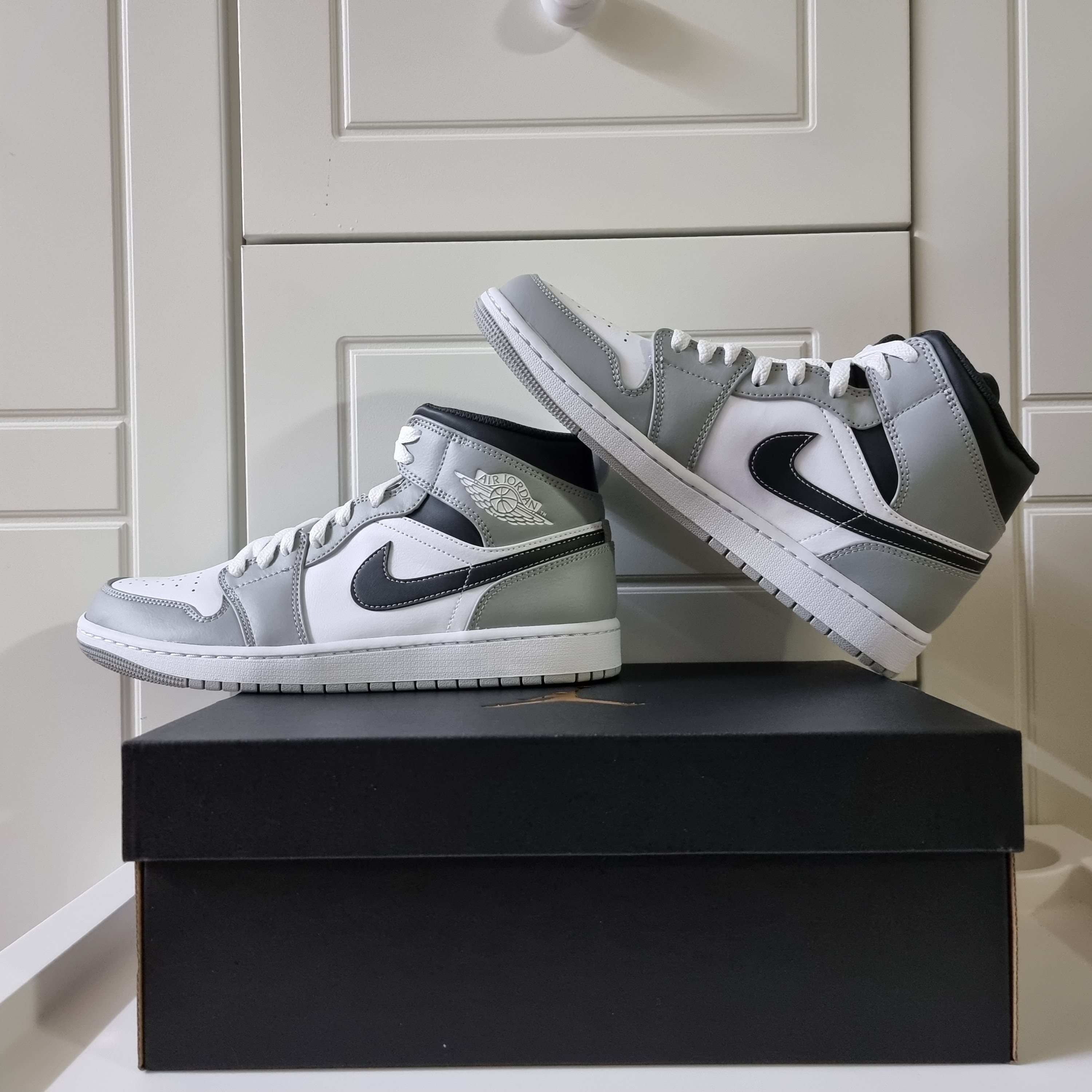 Jordan 1 Mid Light Smoke Grey Anthracite 착용 스타일