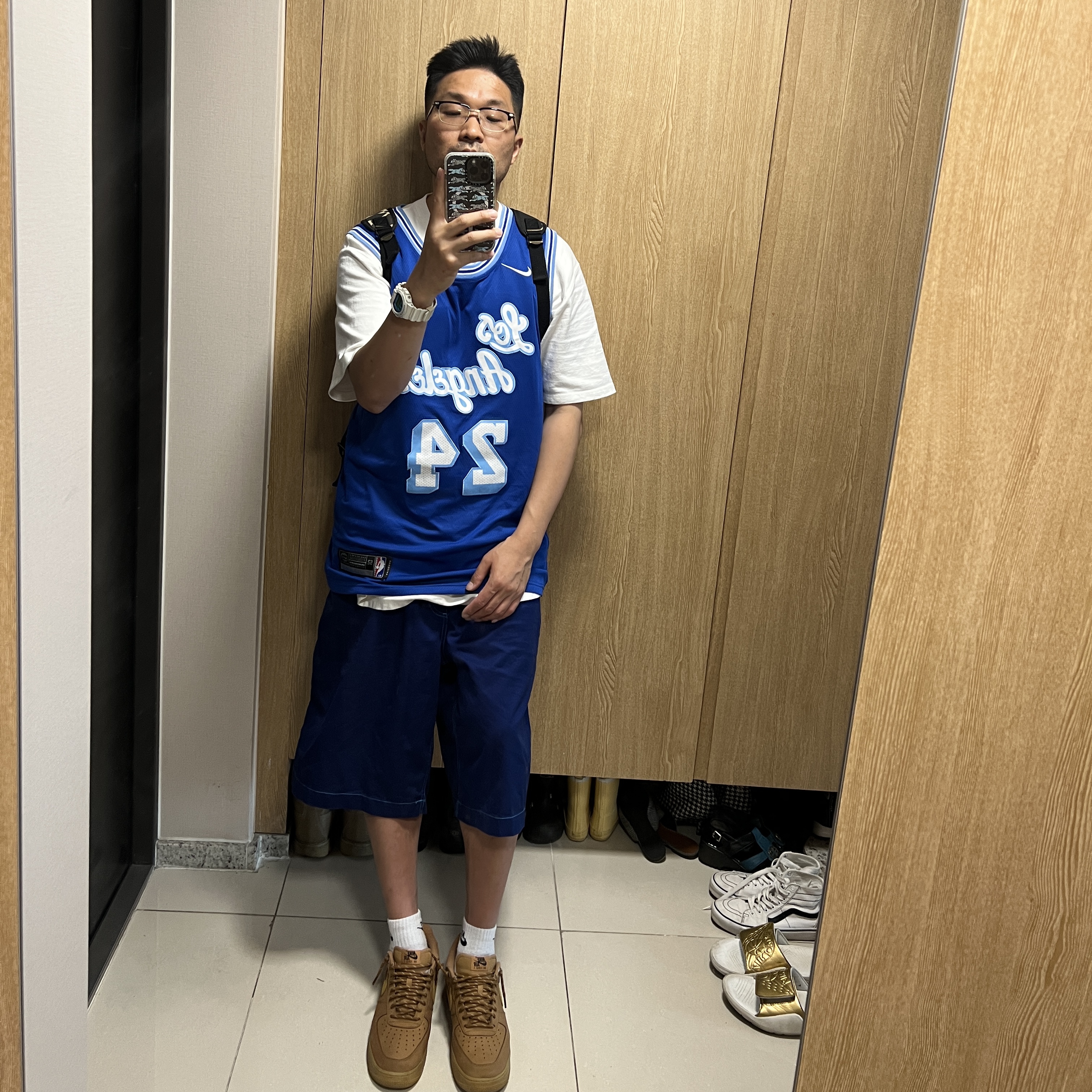 Nike Air Force 1 '07 WB Flax, Uniqlo x Marni Wide Fit Boxy Short Pants Blue 착용 스타일