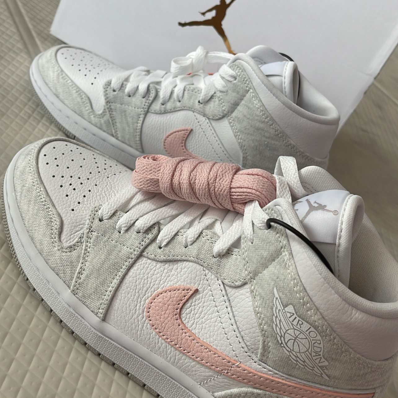 (W) Jordan 1 Mid SE Light Iron Ore 착용 스타일 - 2