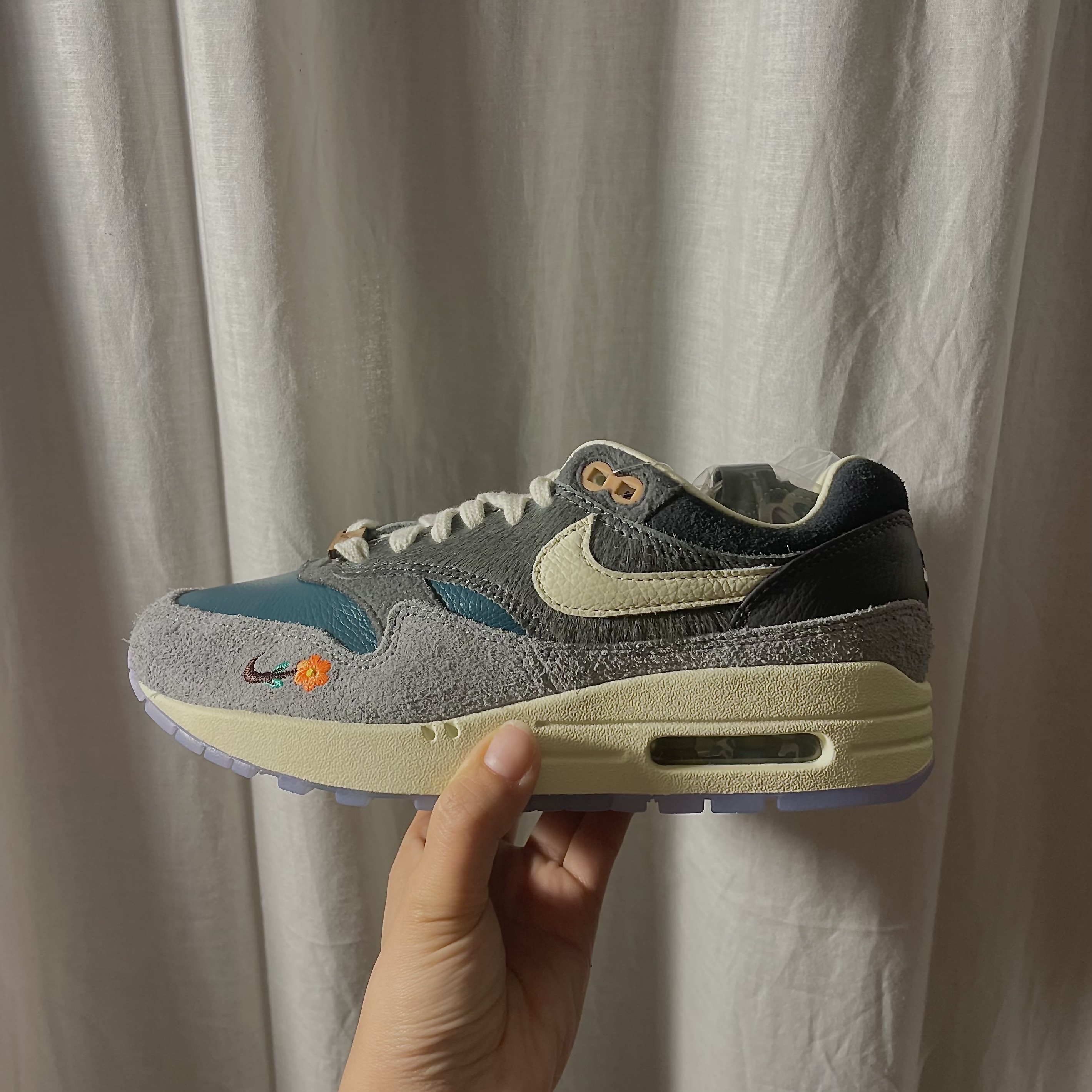 Nike x Kasina Air Max 1 SP Won-Ang Particle Grey, Nike x Travis Scott Air Trainer 1 Archaeo Brown and Rust Pink 착용 스타일 - 1