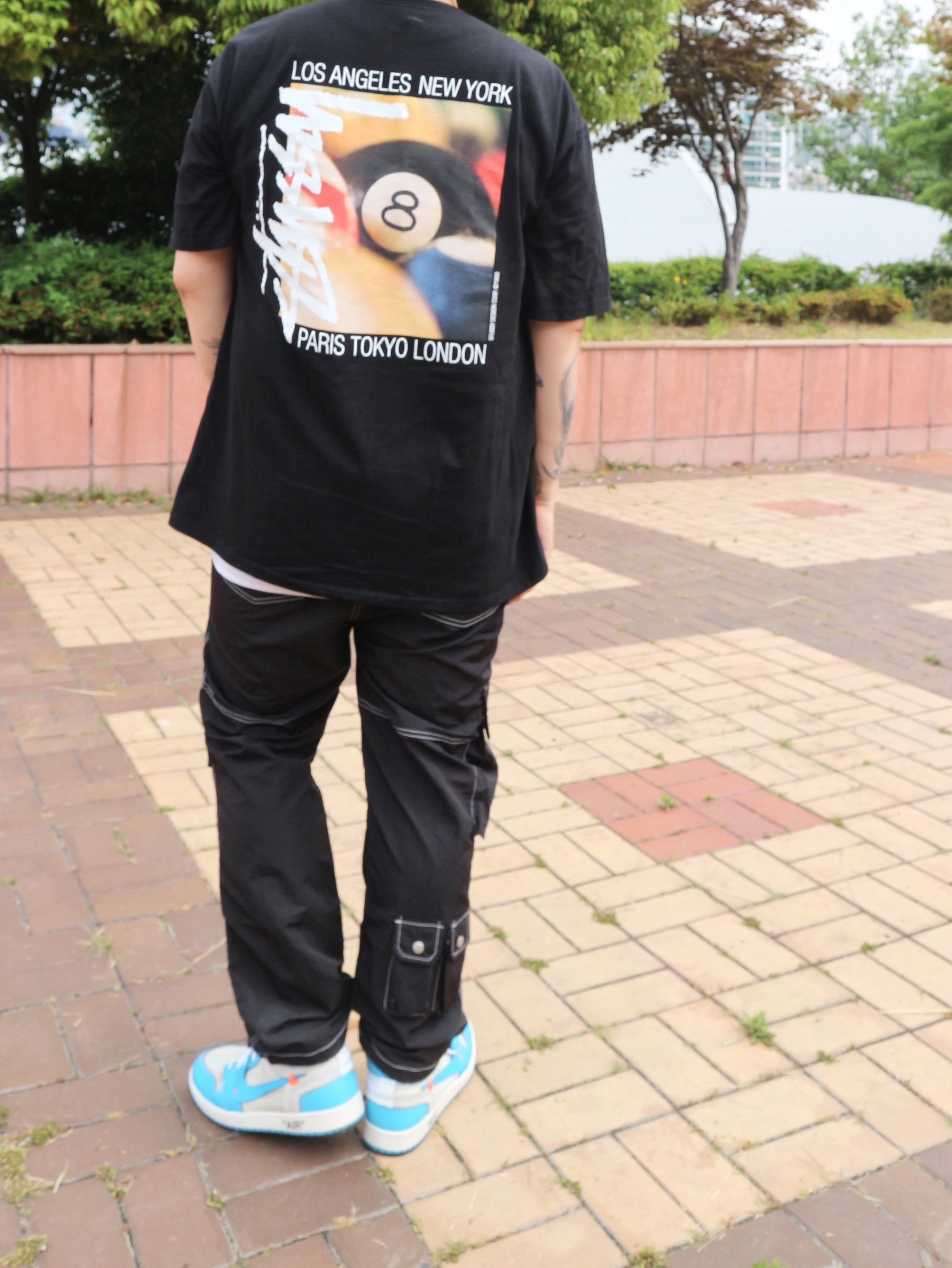 Stussy Billiards T-Shirt Black, Jordan 1 x Off-White Retro High University Blue 착용 스타일 - 2