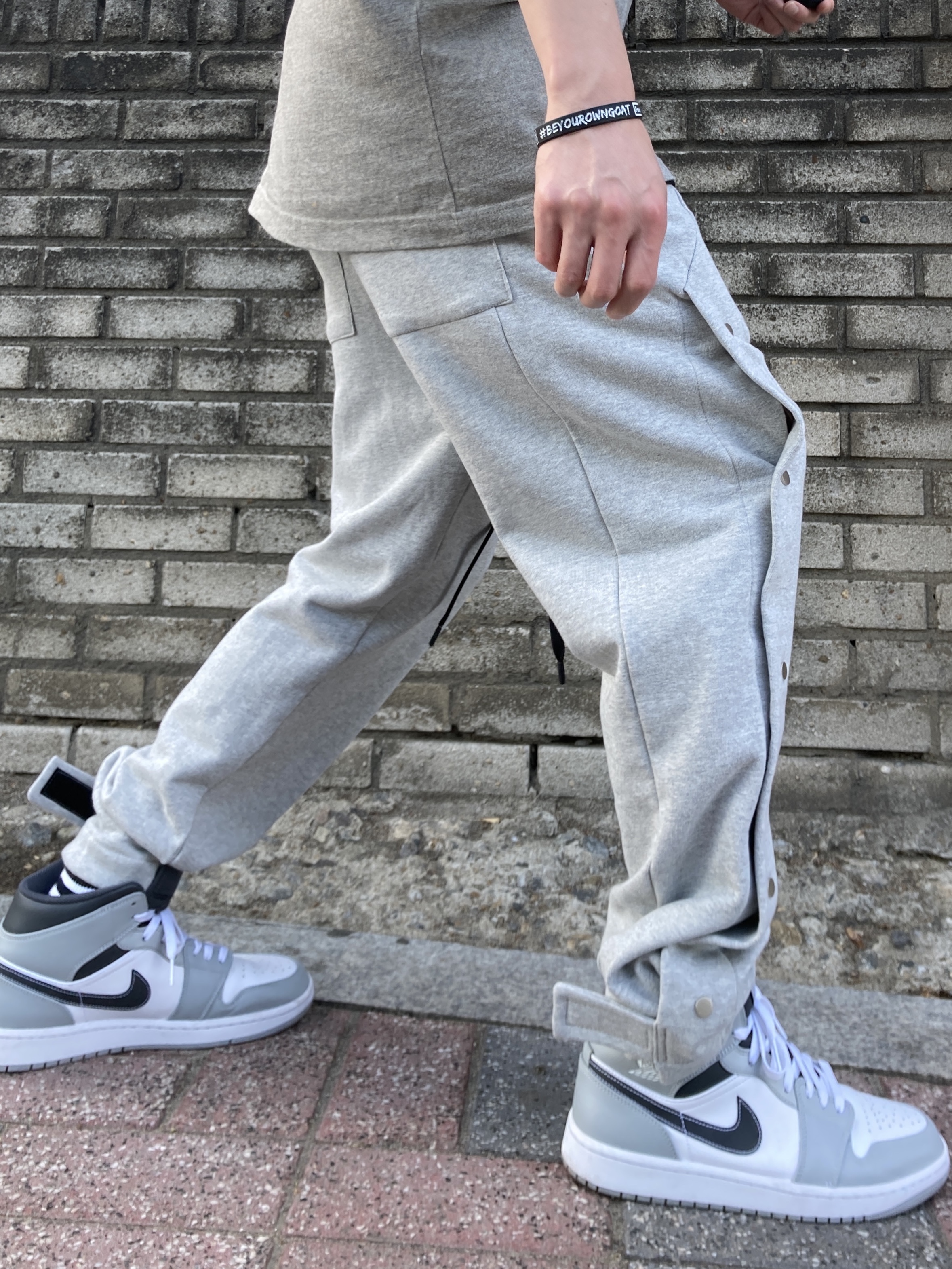 Jordan 1 Mid Light Smoke Grey Anthracite, Essentials Short Sleeve Polo Heather Oatmeal - 21SS 착용 스타일 - 1