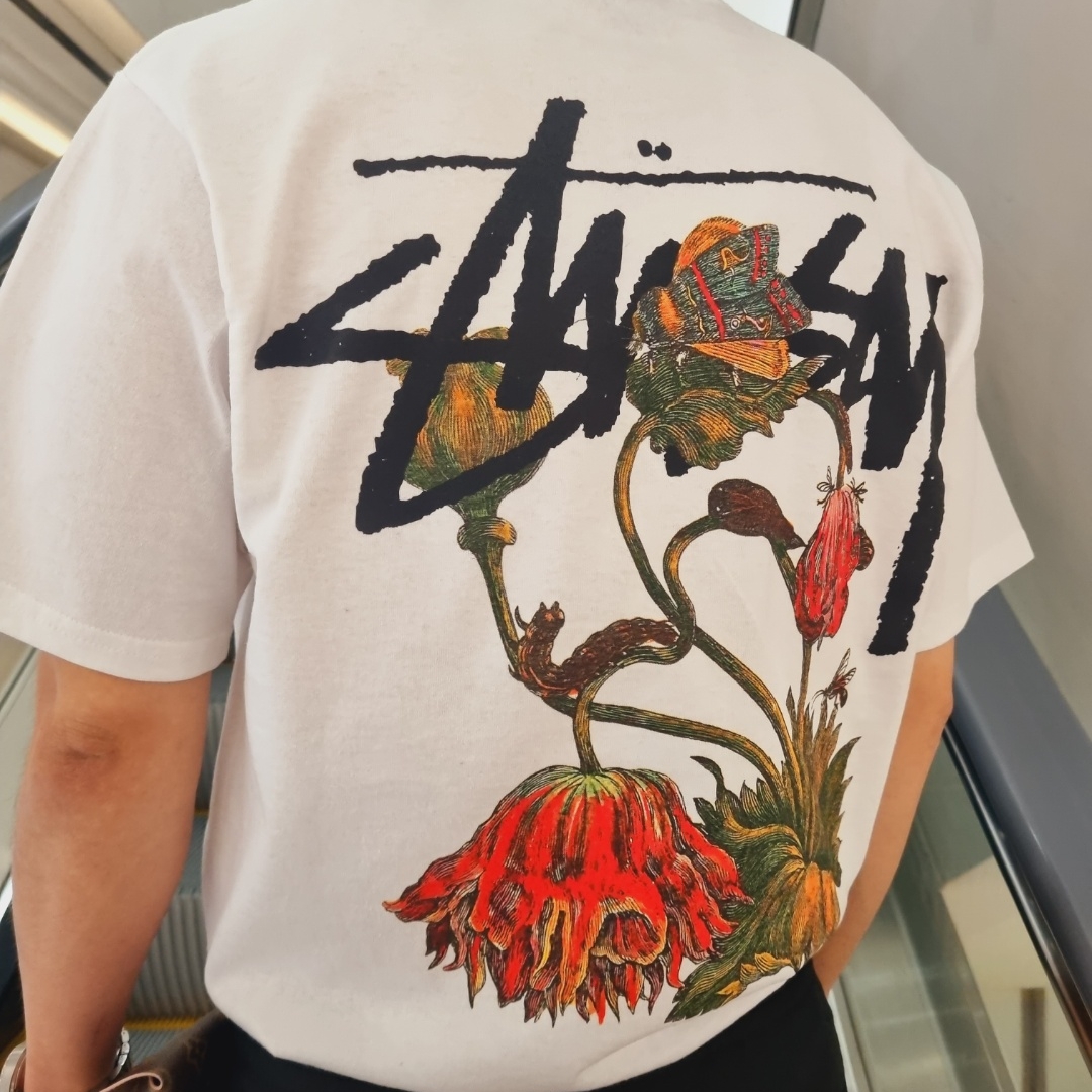 Stussy Withered Flower T-Shirt White, Louis Vuitton Kirigami Pochette Monogram 착용 스타일 - 2
