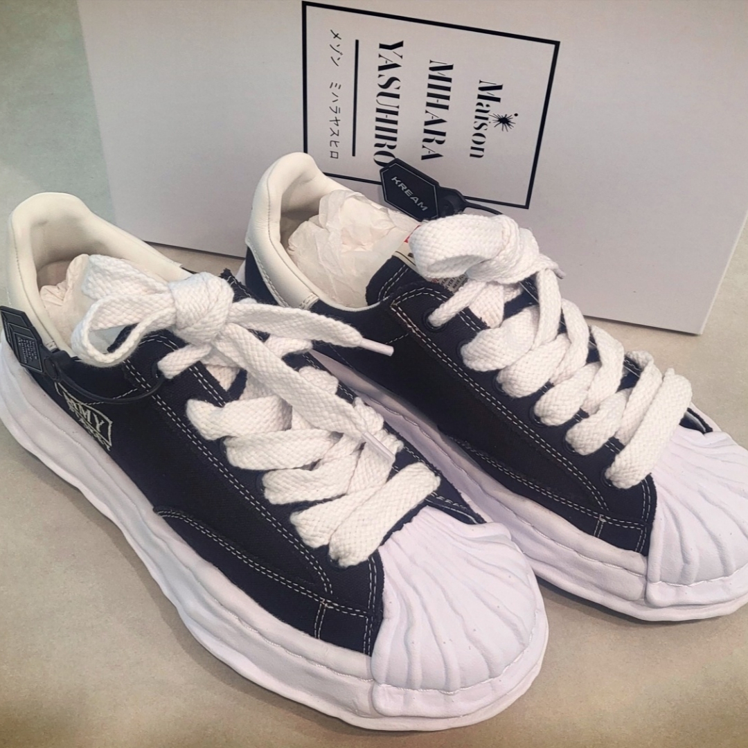 Maison Mihara Yasuhiro Blakey OG Sole Canvas Low-top Sneakers Black White 착용 스타일