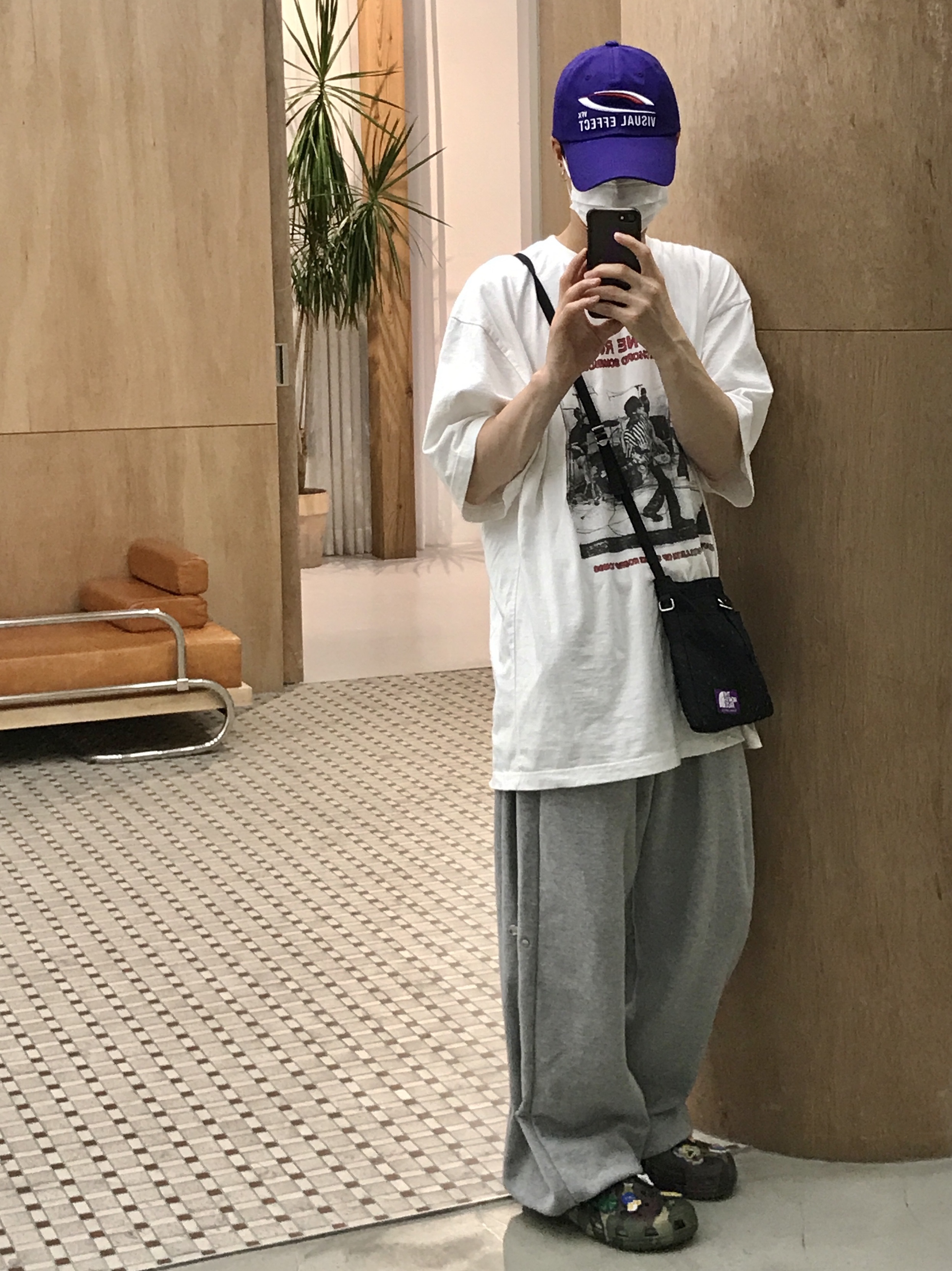 Crocs x Palace Classic Clog Woodland Camo 착용 스타일