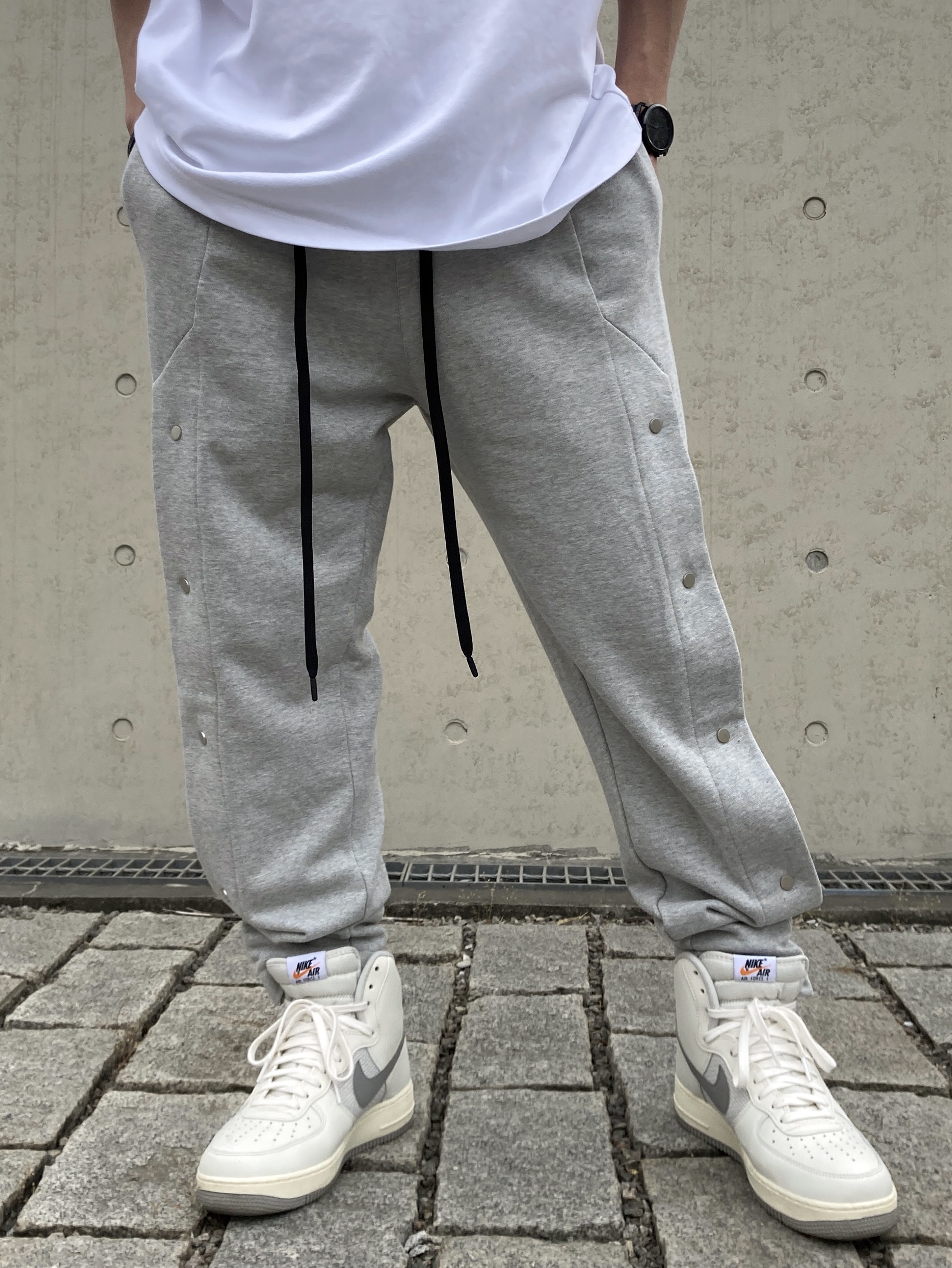 Nike Air Force 1 High '07 LV8 Sail and Medium Grey 착용 스타일 - 2