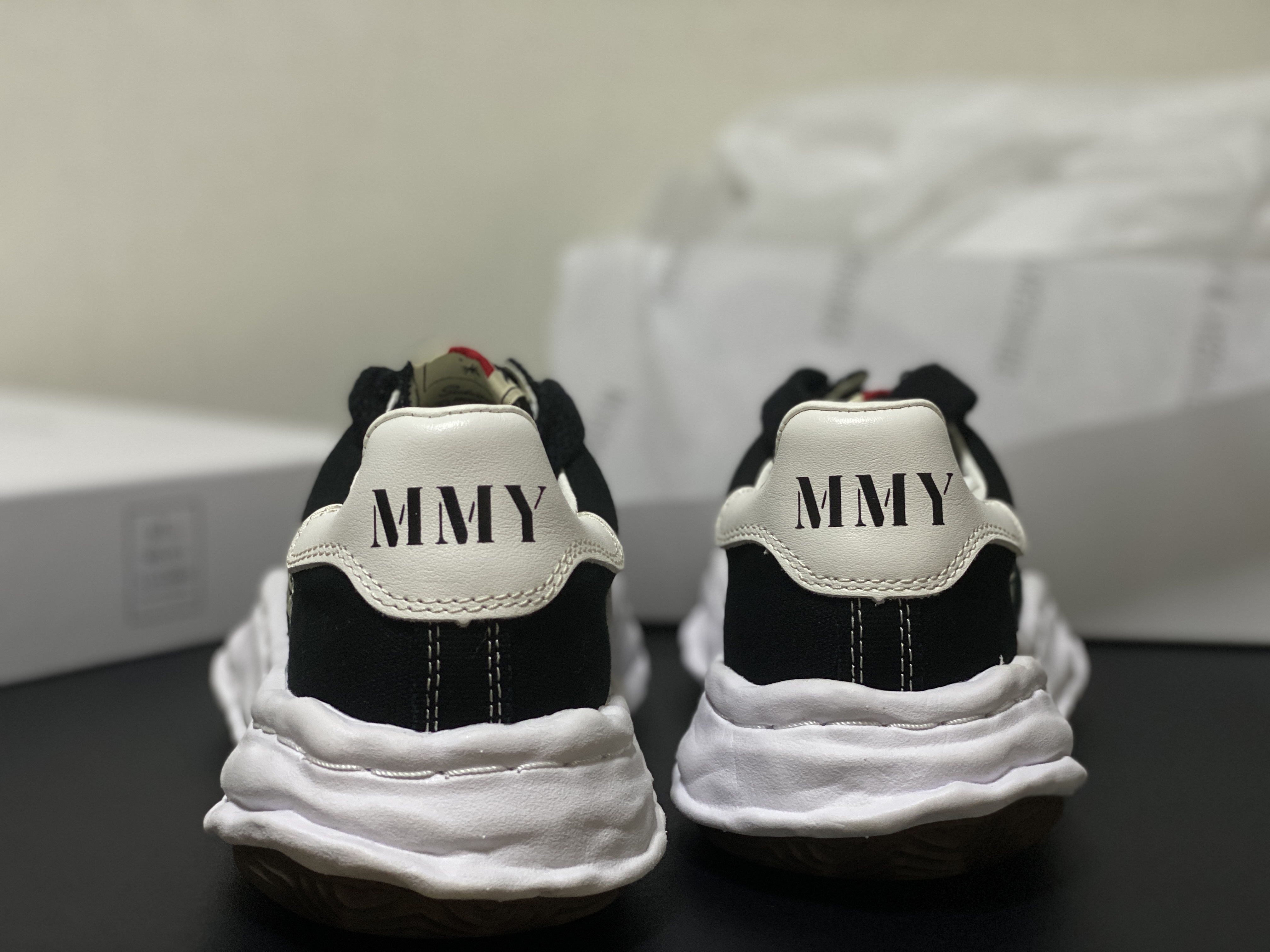 Maison Mihara Yasuhiro Blakey OG Sole Canvas Low-top Sneakers Black A 착용 스타일 - 2