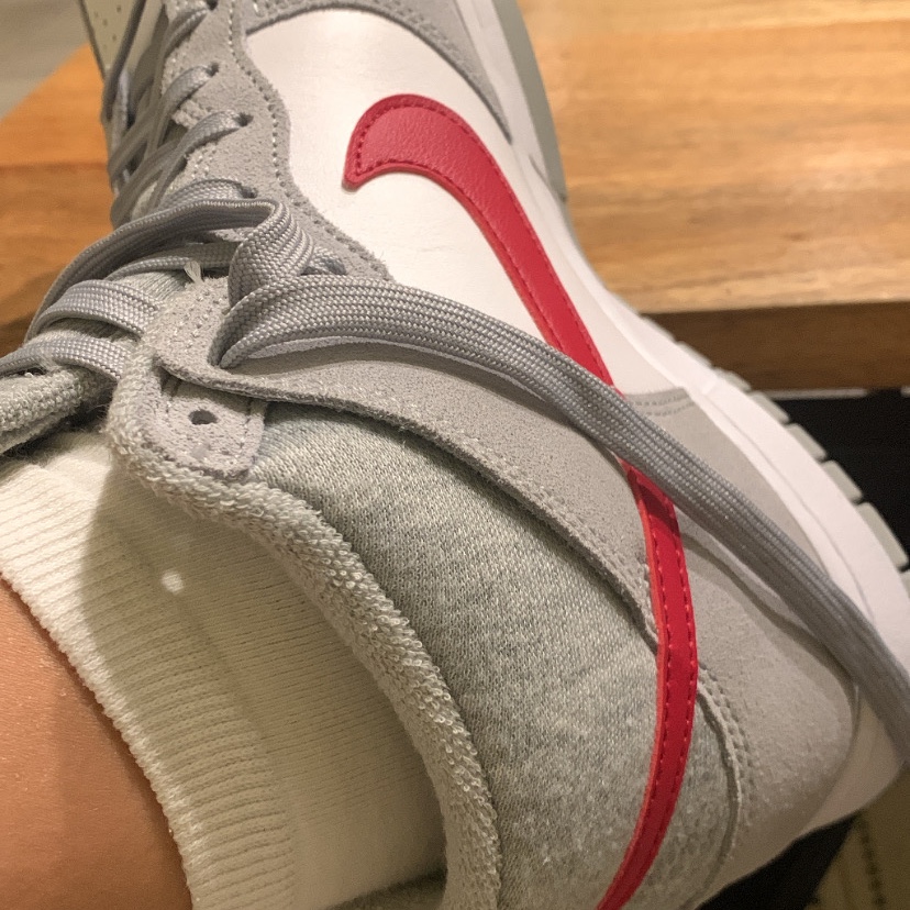Nike Dunk High Retro SE Athletic Club Light Smoke Grey Gym Red 착용 스타일 - 2