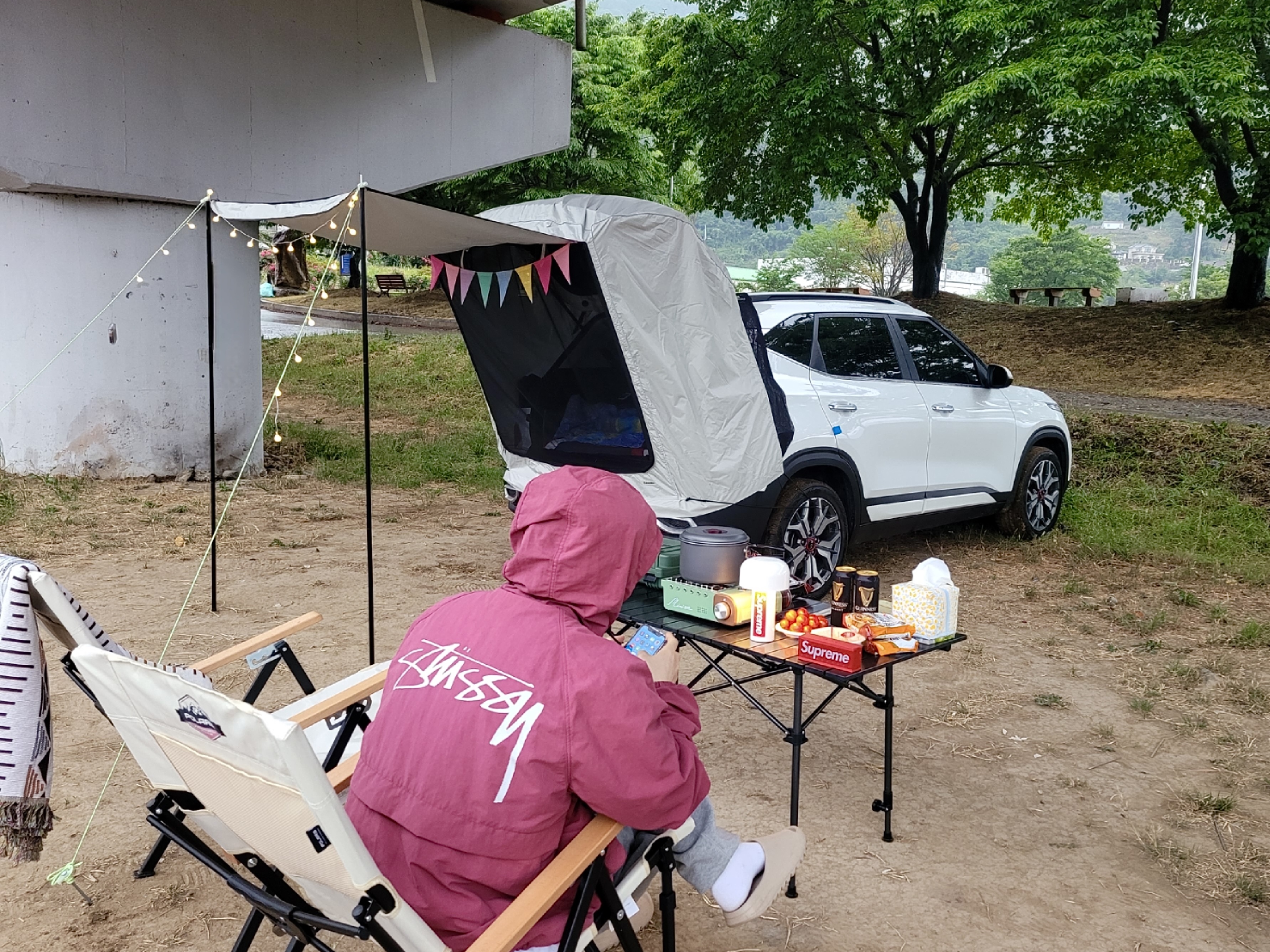 Stussy Wave Dye Beach Shell Jacket Berry, Nike x Stussy NRG ZR Fleece Pants Heather Grey - US/EU 착용 스타일 - 1