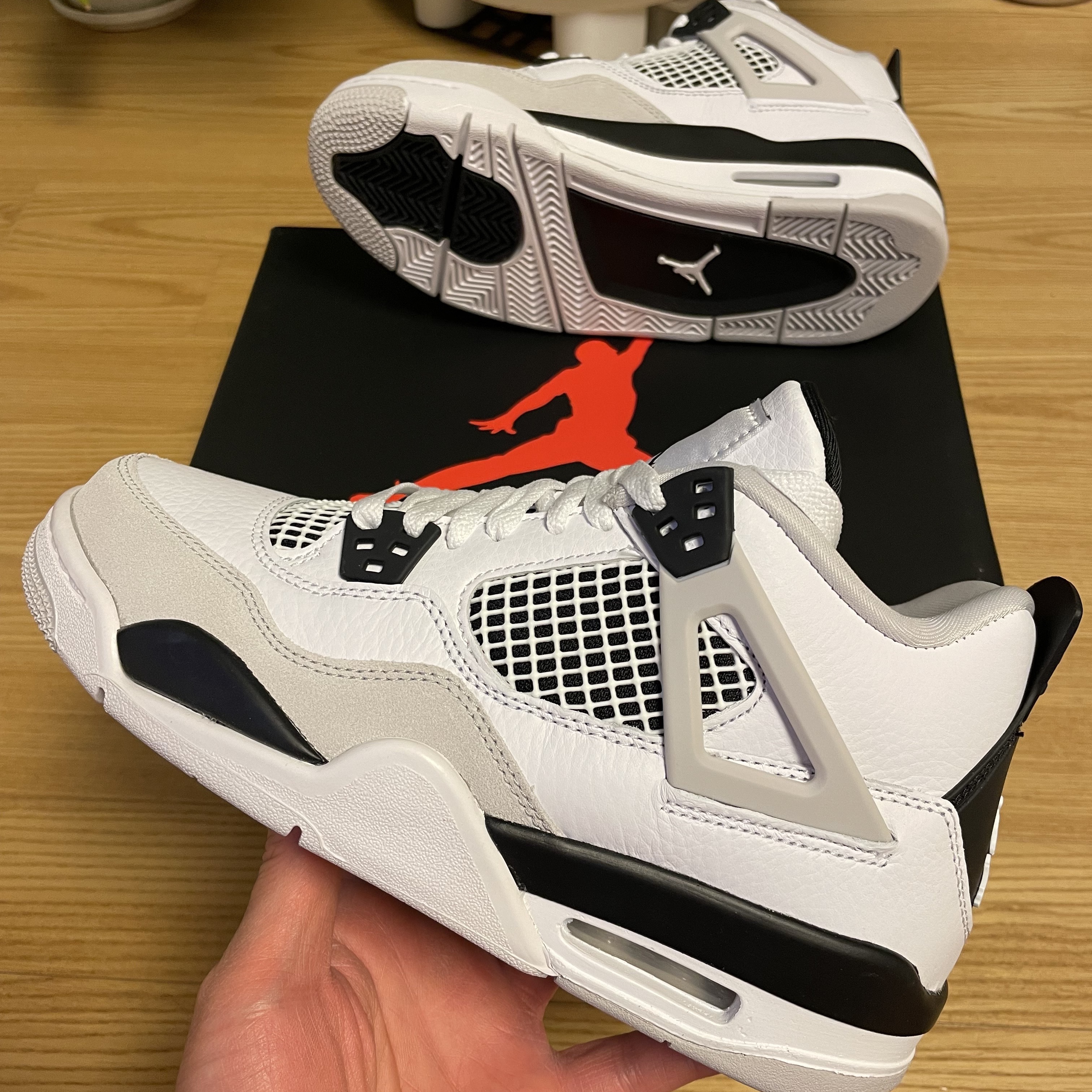 (GS) Jordan 4 Retro White and Black 착용 스타일 - 1
