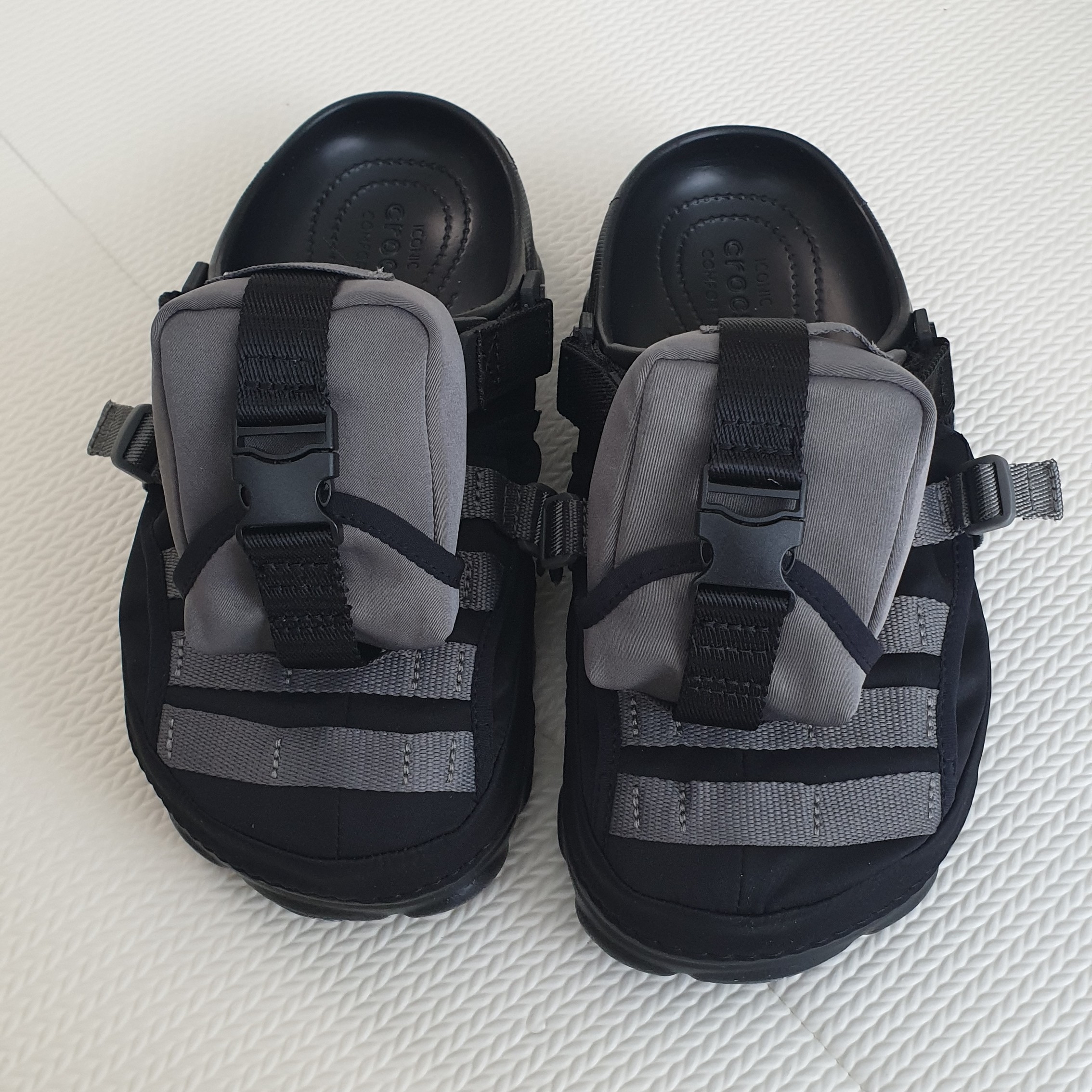 Crocs x Beams Classic All Terrain MA-1 Jacket Clog Black 착용 스타일