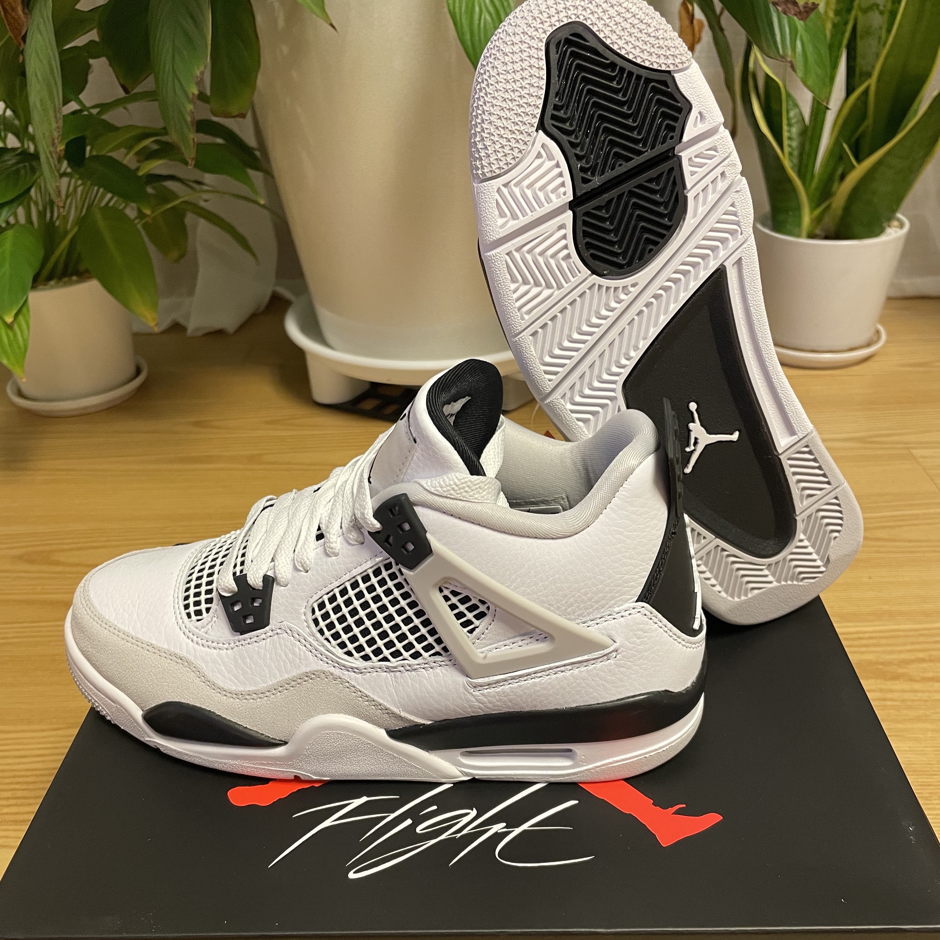 (GS) Jordan 4 Retro White and Black 착용 스타일 - 2