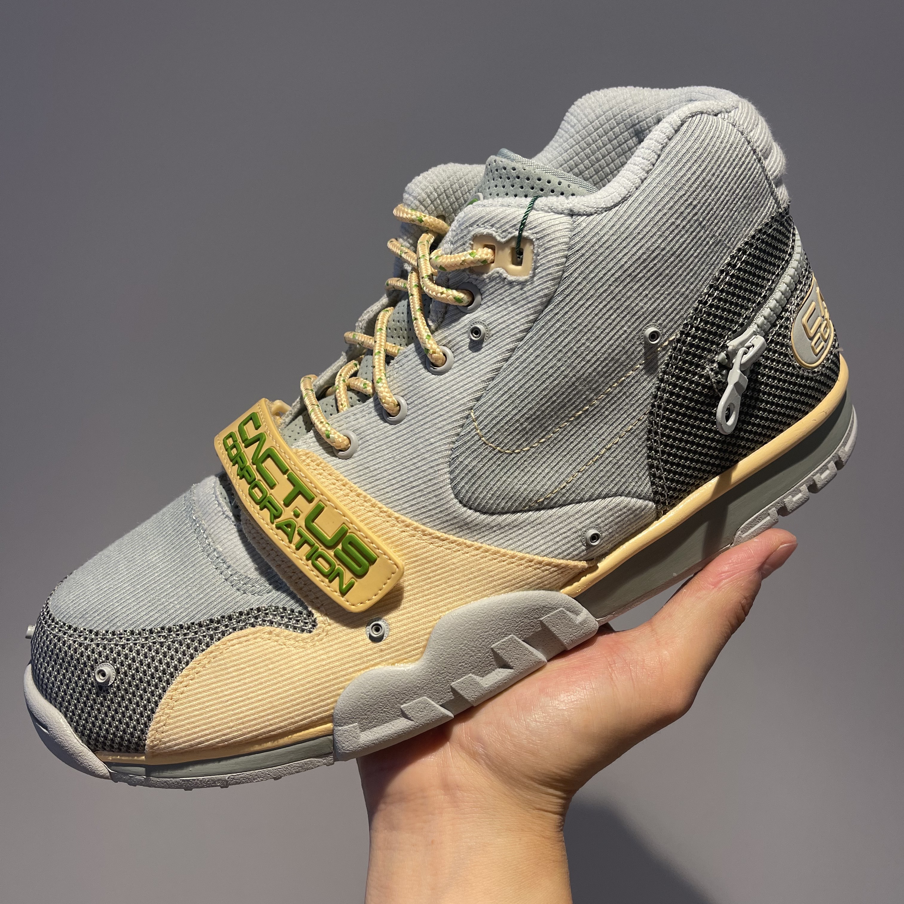 Nike x Travis Scott Air Trainer 1 Archaeo Brown and Rust Pink, Nike x Travis Scott Nike Air Trainer 1 Grey Haze and Dusty Sage 착용 스타일