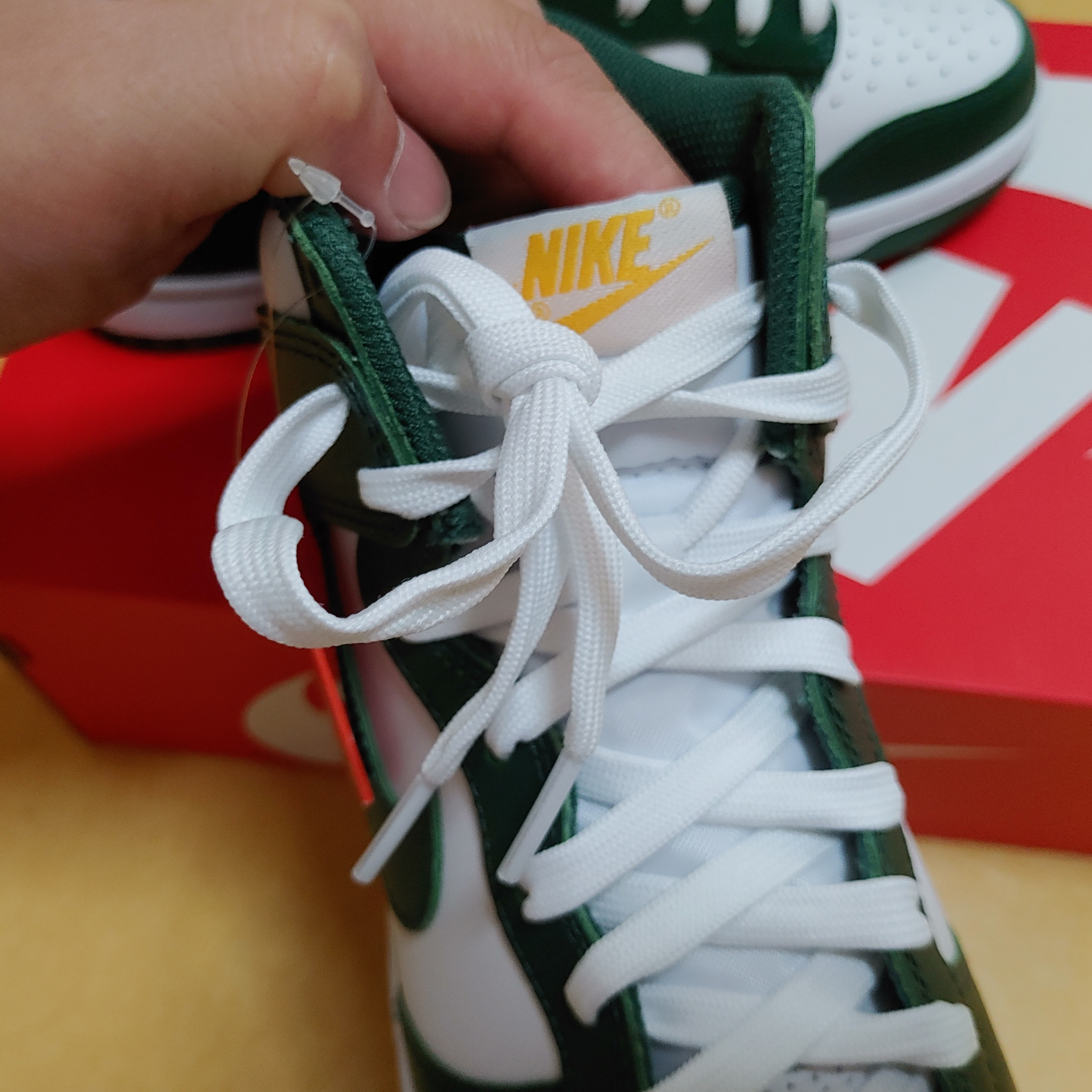 Nike Dunk High Retro Noble Green 착용 스타일 - 3