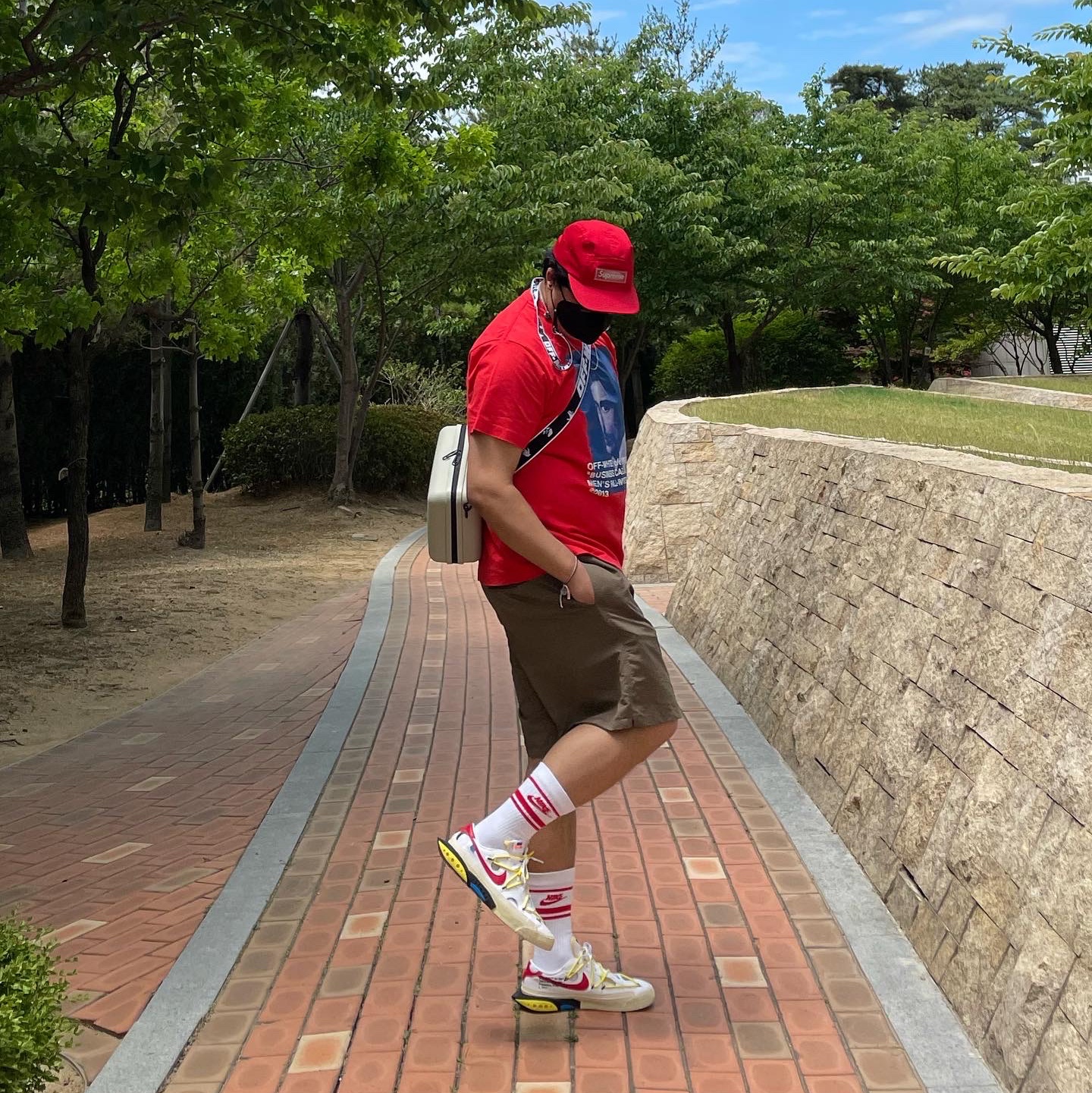 Nike x Off-White Blazer Low '77 White and University Red, Off-White x Amore Pacific Protection Box (Without Cosmetics) 착용 스타일 - 1