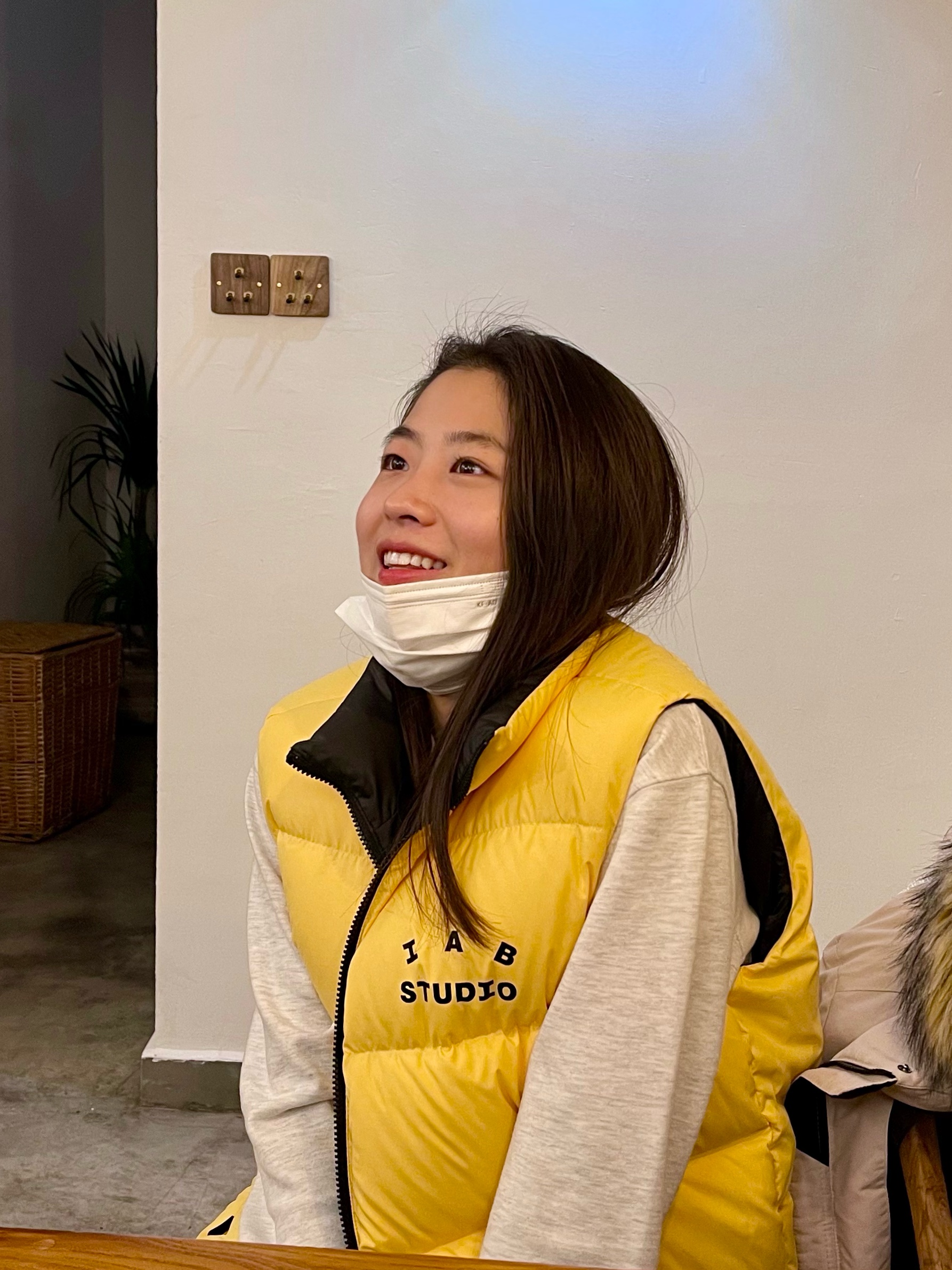 IAB Studio Long Sleeve Light Gray, IAB Studio x LMC Yellow & Black Reversible Down Vest 착용 스타일 - 1