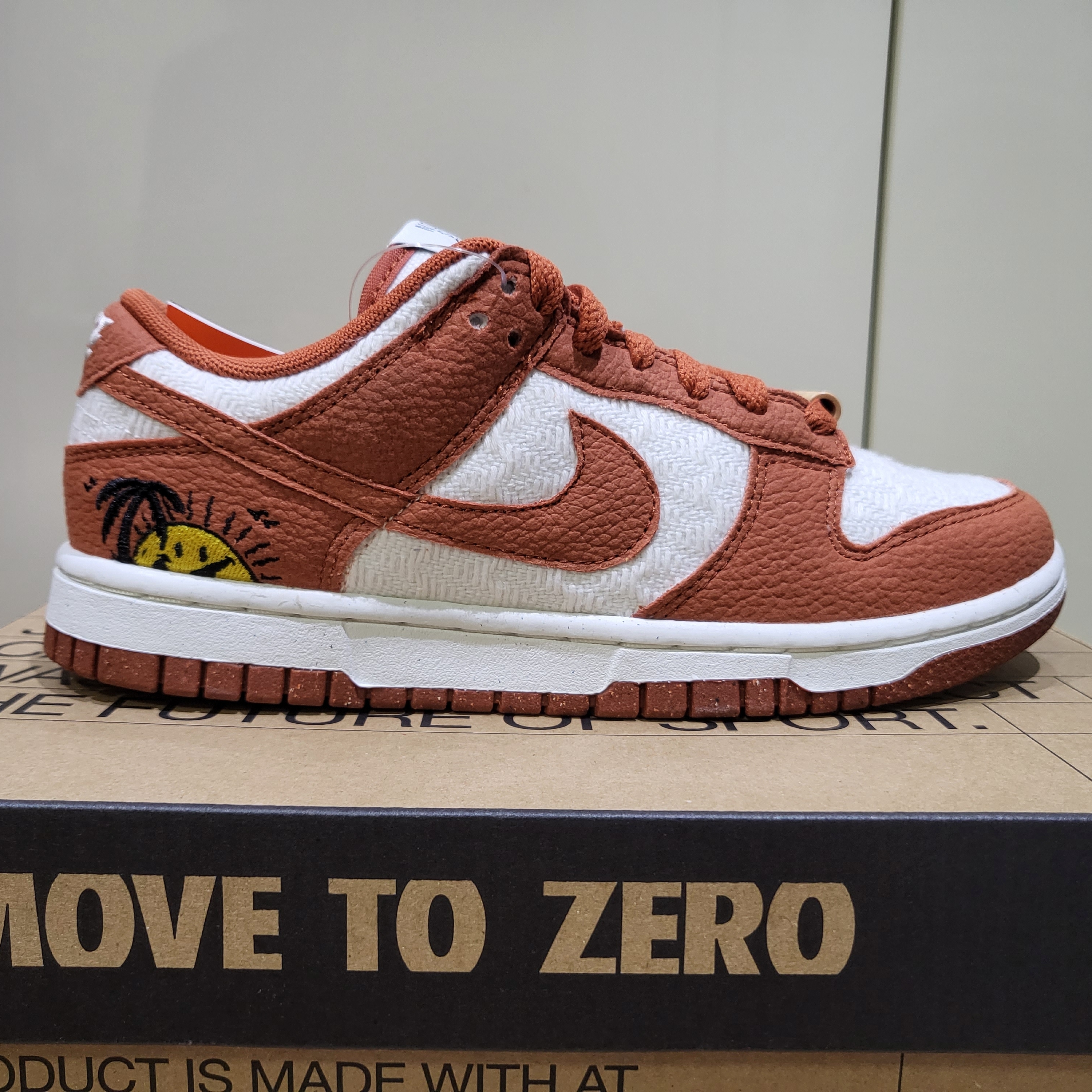 (W) Nike Dunk Low SE Sun Club Burnt Sunrise 착용 스타일 - 1
