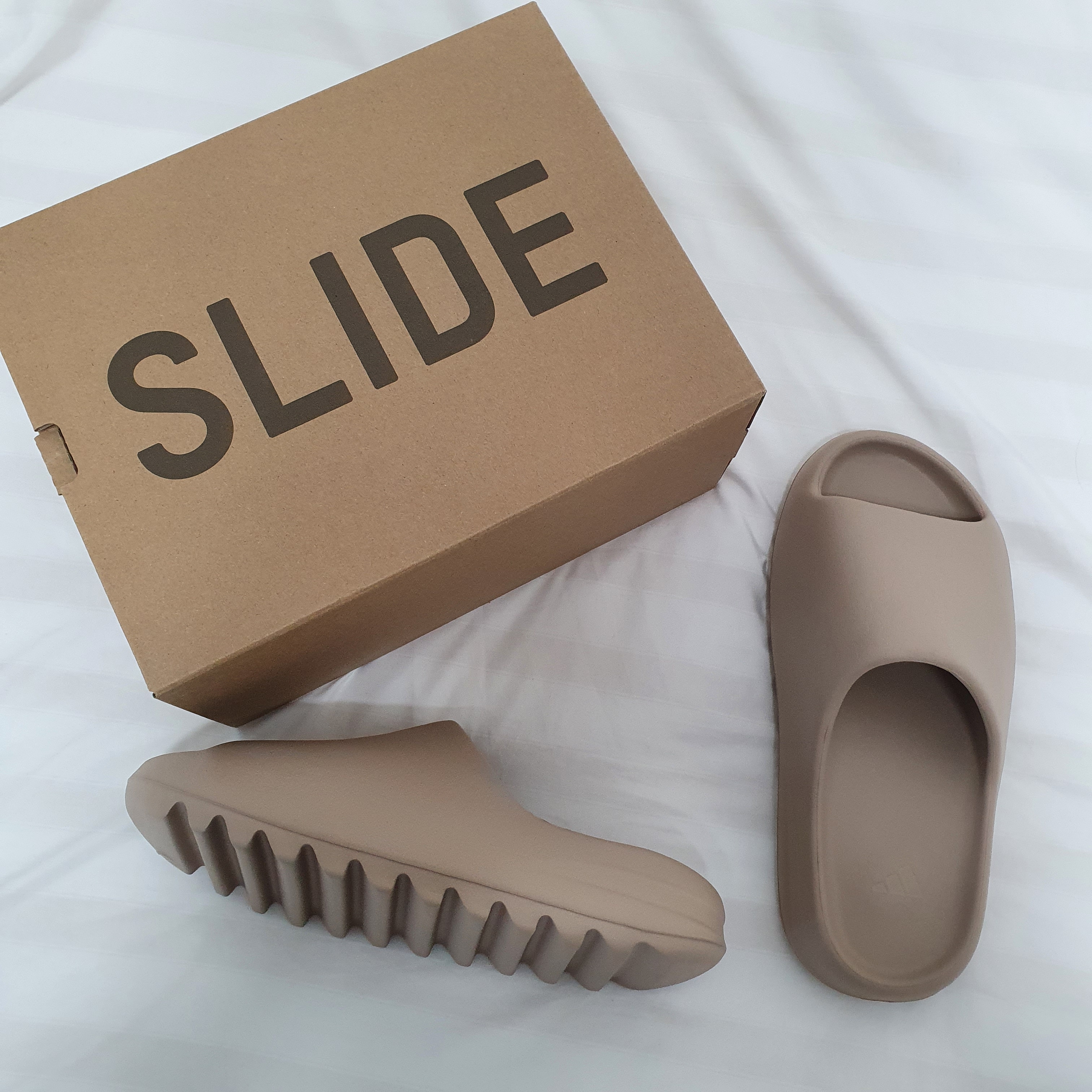 Adidas Yeezy Slide Pure - Re-Release Ver. 착용 스타일