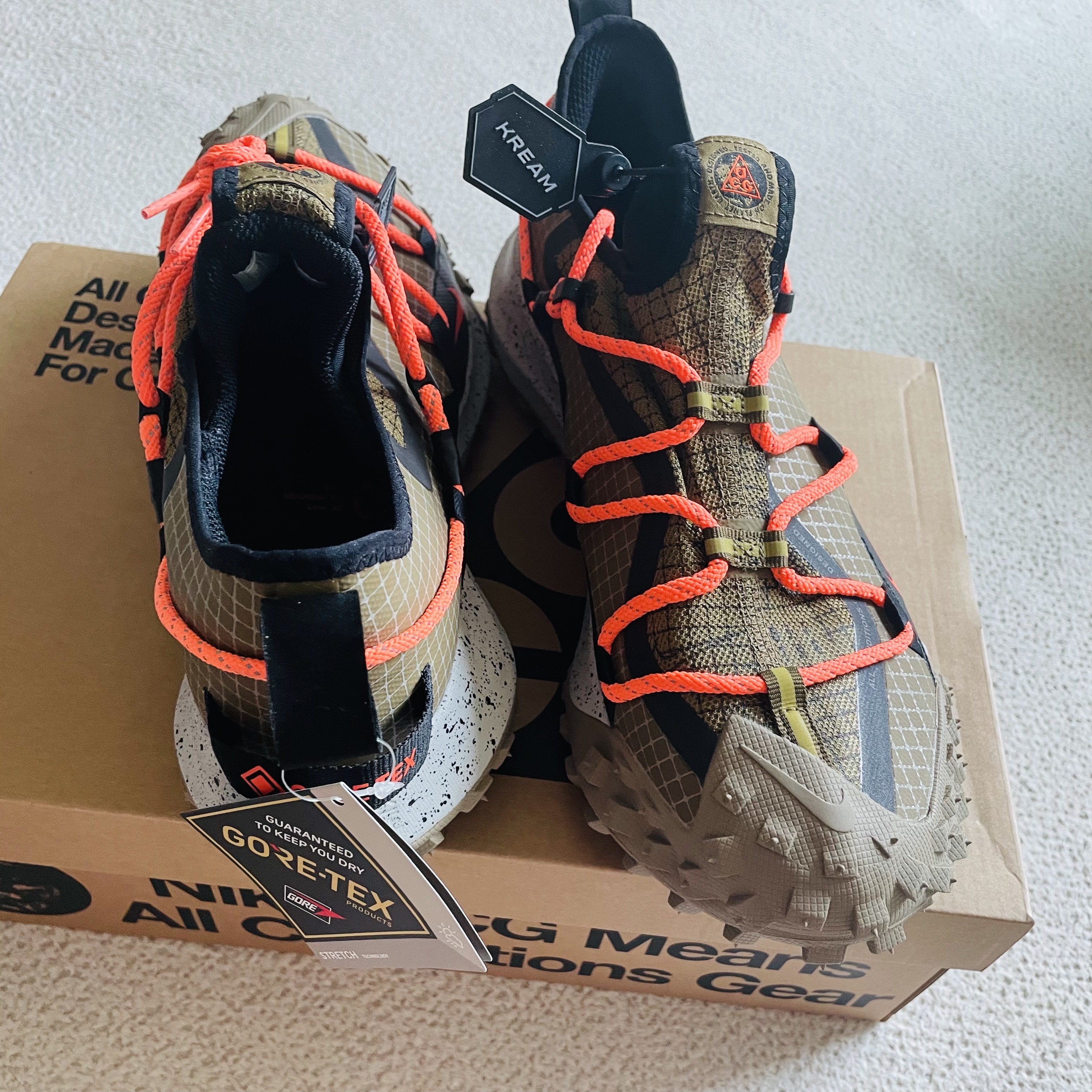 Nike ACG Mountain Fly Low Gore-Tex SE Hazel Rush 착용 스타일