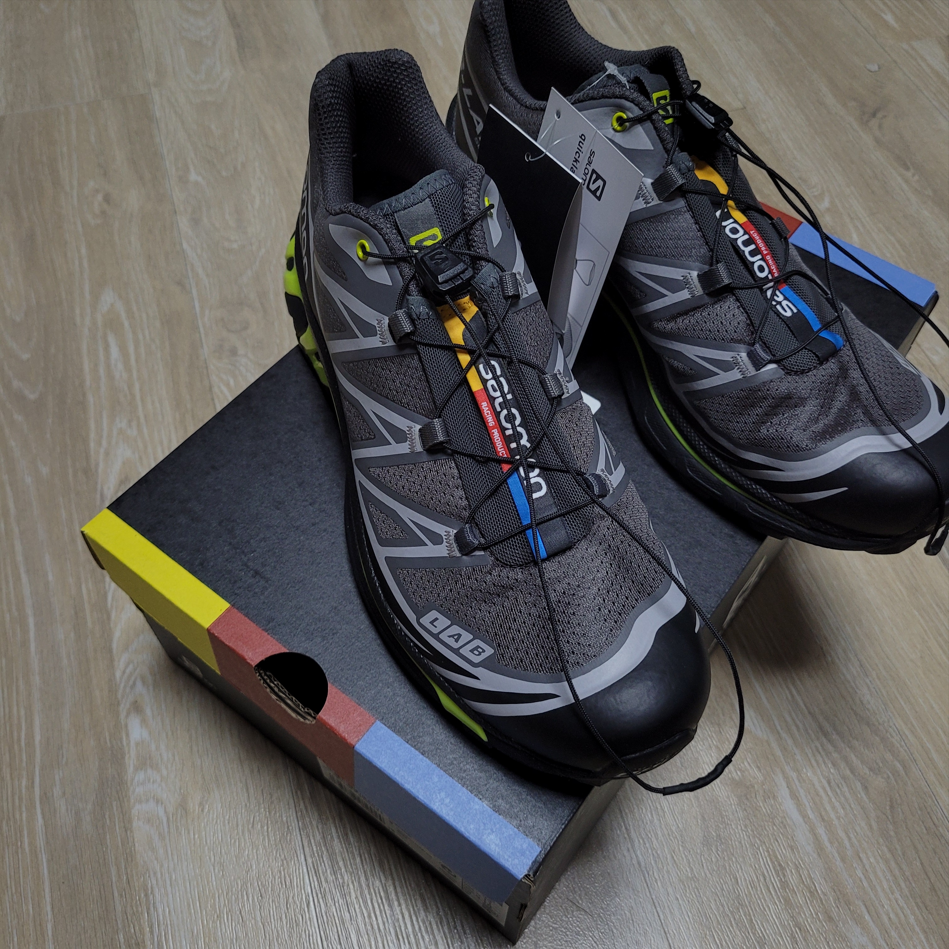 Salomon XT-6 Black Evening Primrose 착용 스타일 - 1