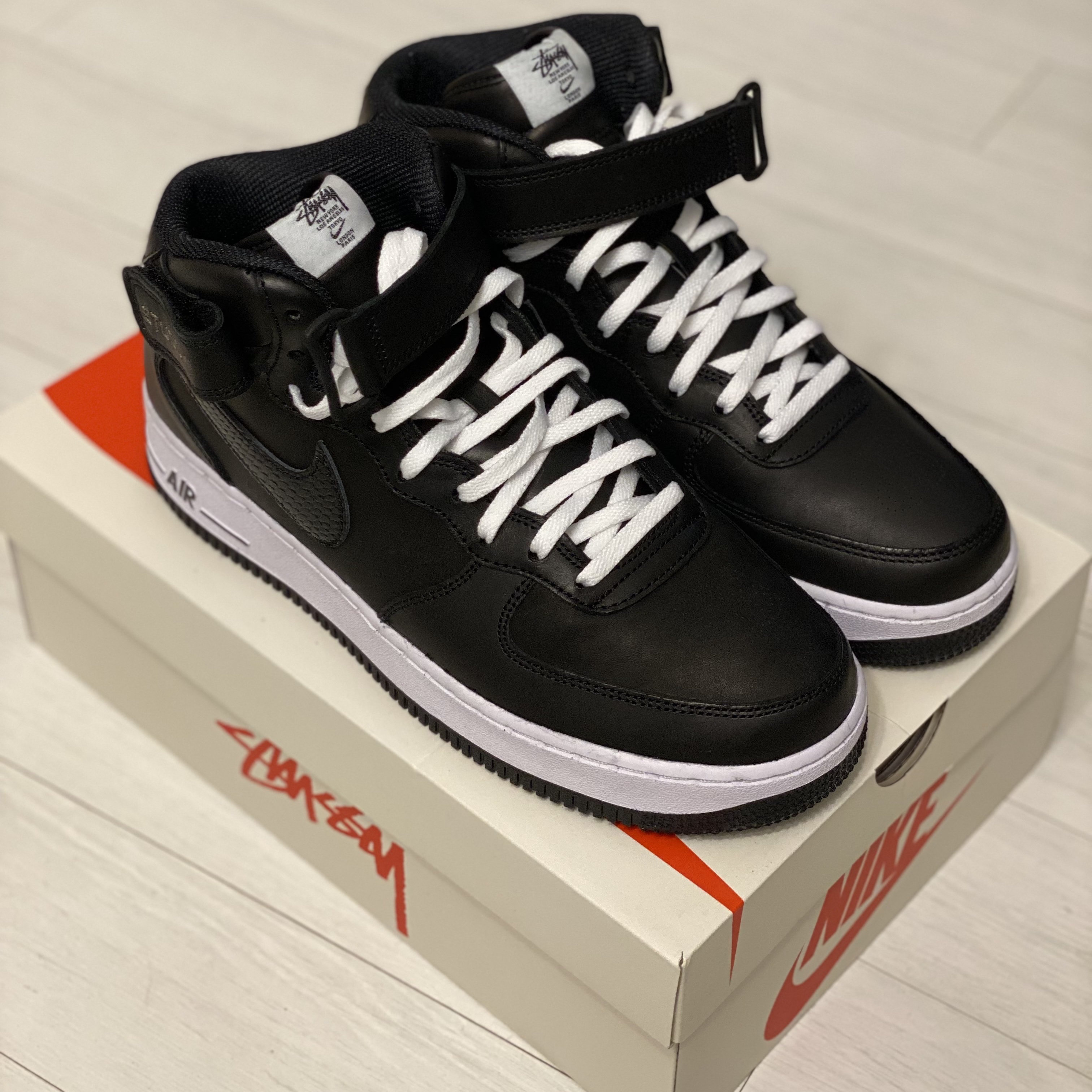 Nike x Stussy Air Force 1 '07 Mid SP Black 착용 스타일