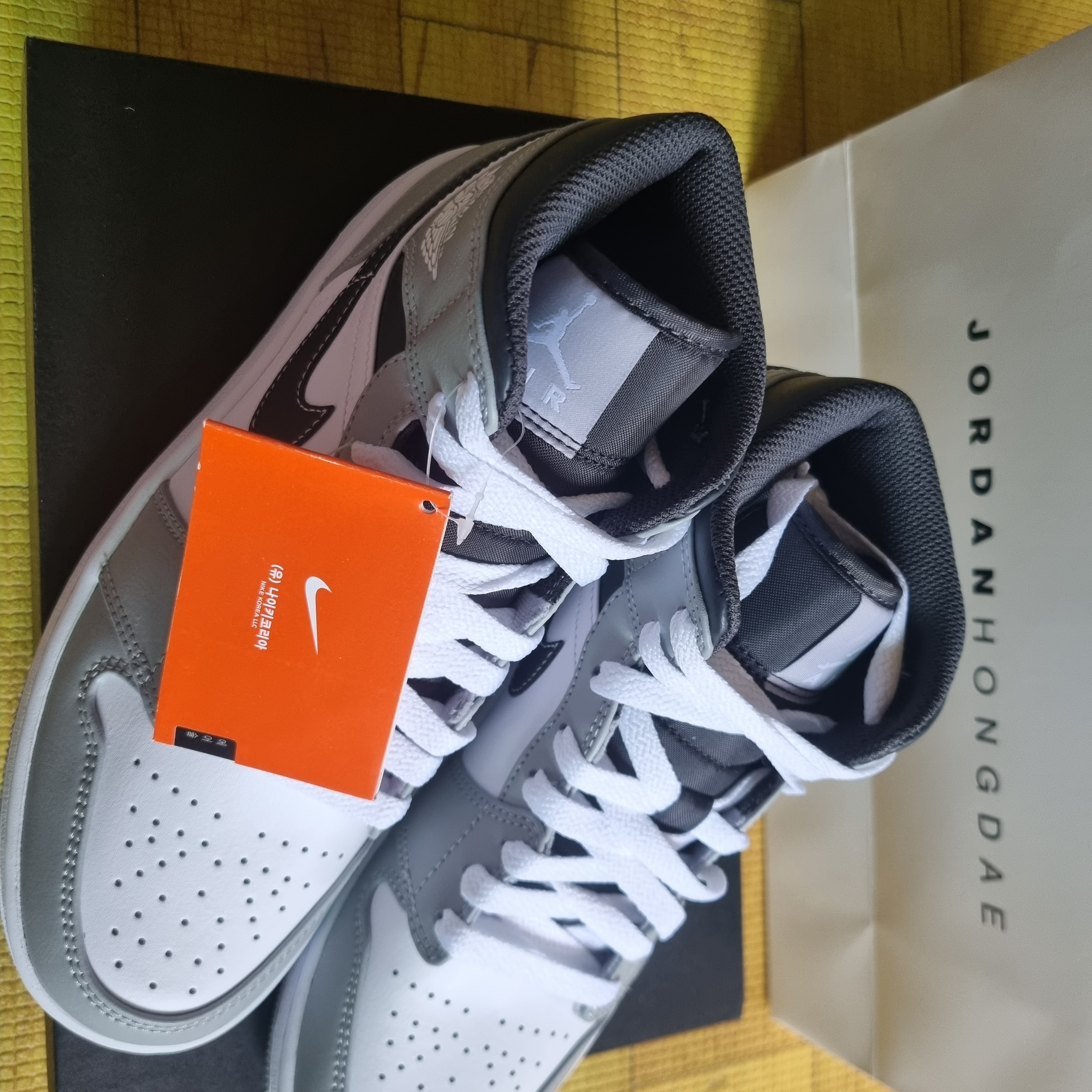 Jordan 1 Mid Light Smoke Grey Anthracite 착용 스타일