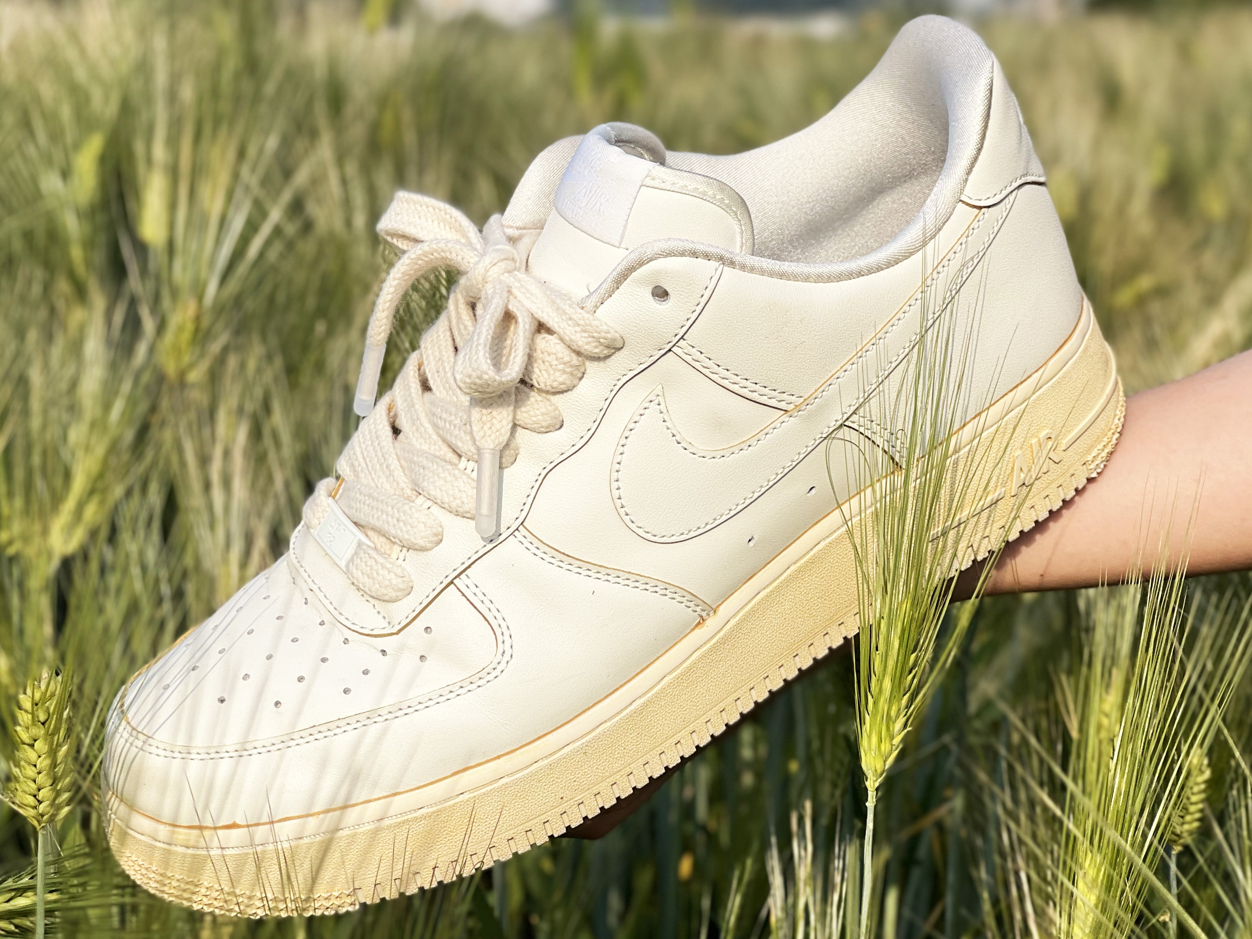 Nike Air Force 1 '07 LV8 Timeless Classic, Nike Air Force 1 '07 Low White 착용 스타일 - 2