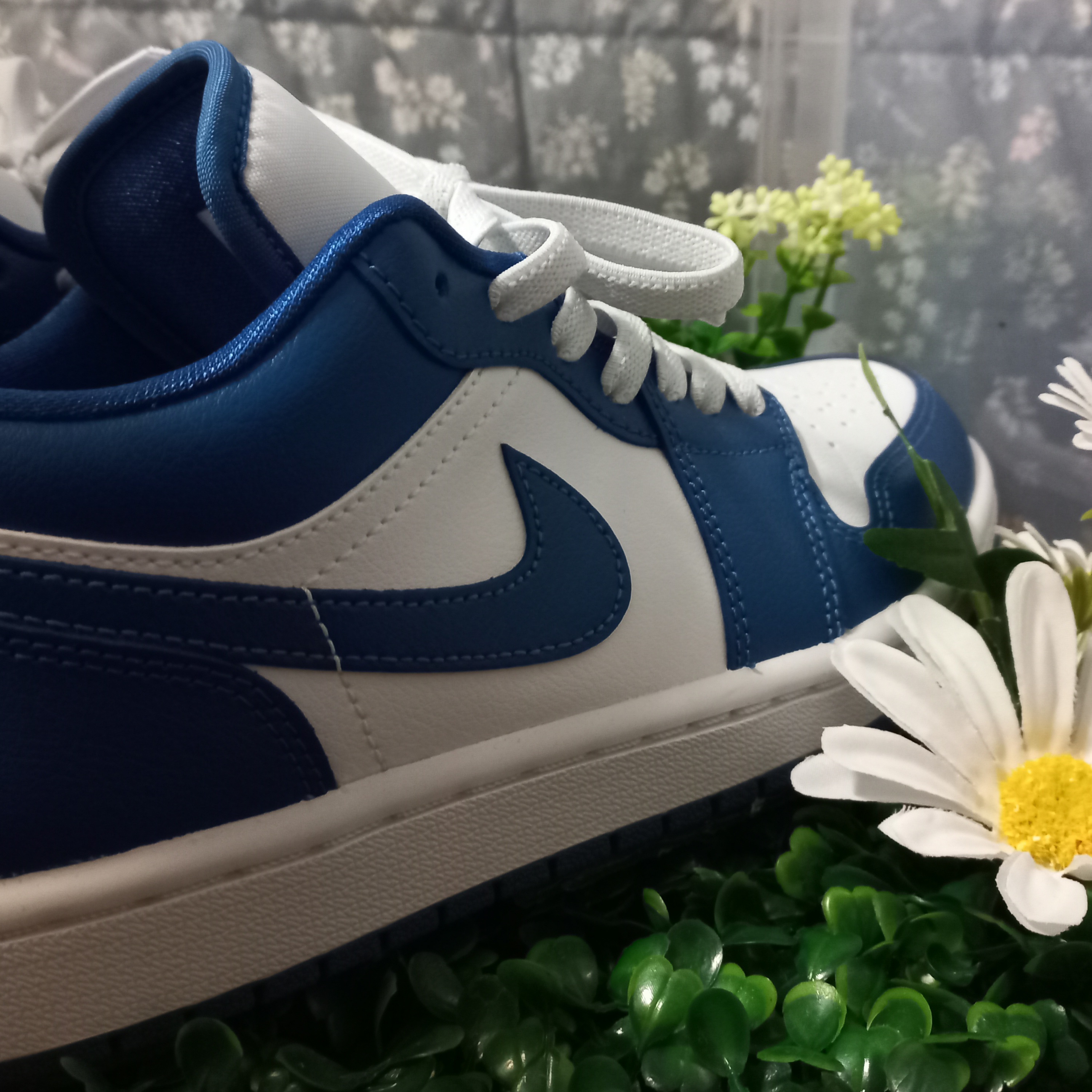 Jordan 1 Mid Bred Banned 2020, (W) Jordan 1 Low White Dark Marina Blue 착용 스타일 - 2