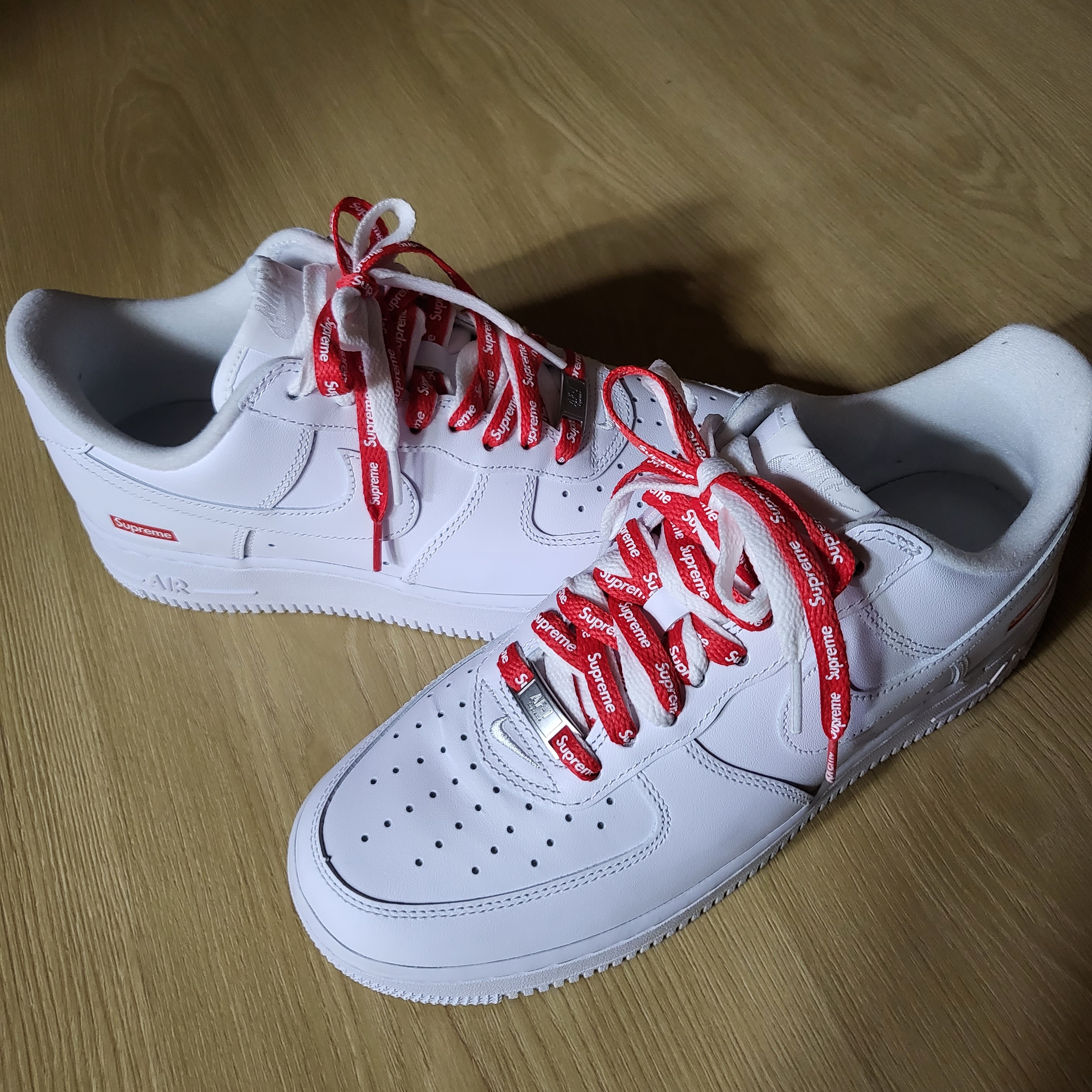 Nike x Supreme Air Force 1 Low White 착용 스타일 - 3