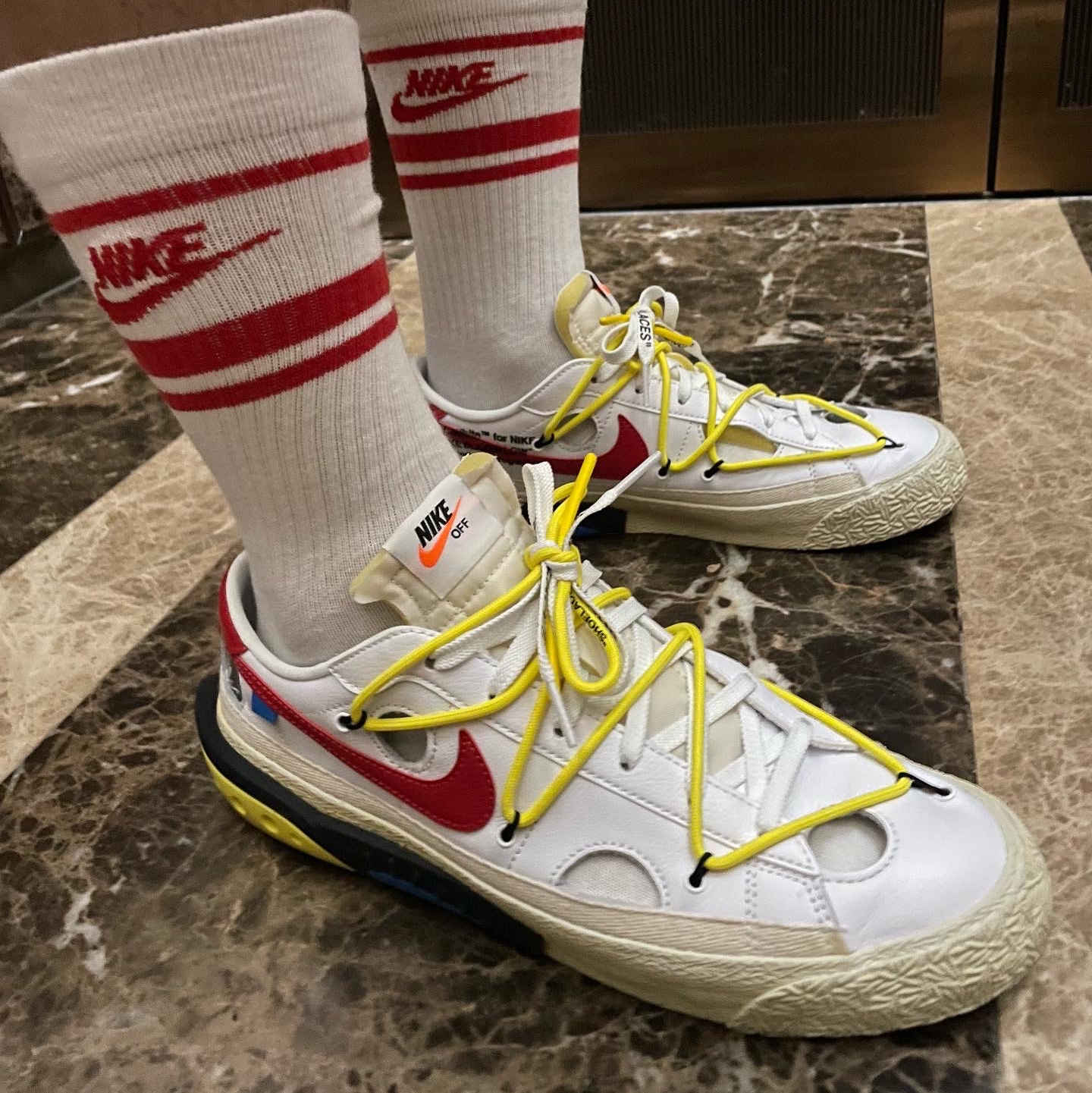Nike x Off-White Blazer Low '77 White and University Red, Off-White x Amore Pacific Protection Box (Without Cosmetics) 착용 스타일 - 3