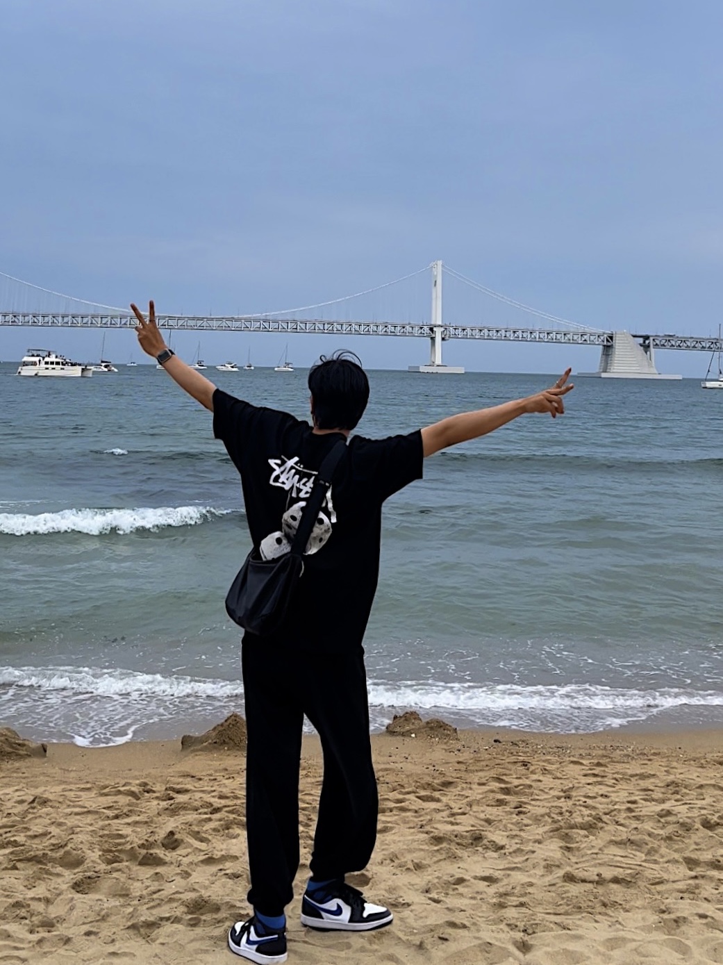 Stussy Fuzzy Dice T-Shirt Black, Jordan 1 Retro High OG Royal Toe 착용 스타일 - 3