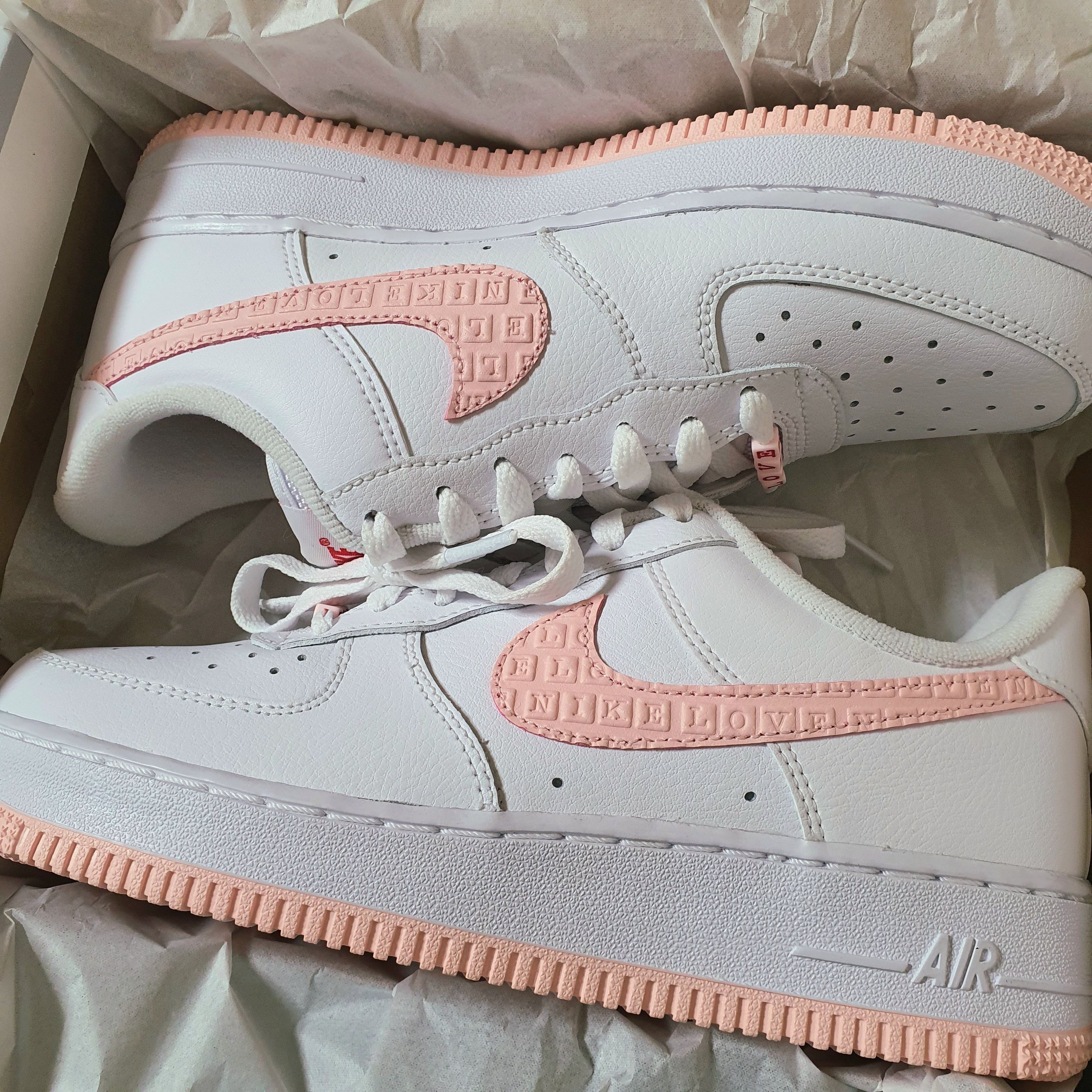 Nike Air Force 1 '07 Valentine's Day 2022 착용 스타일